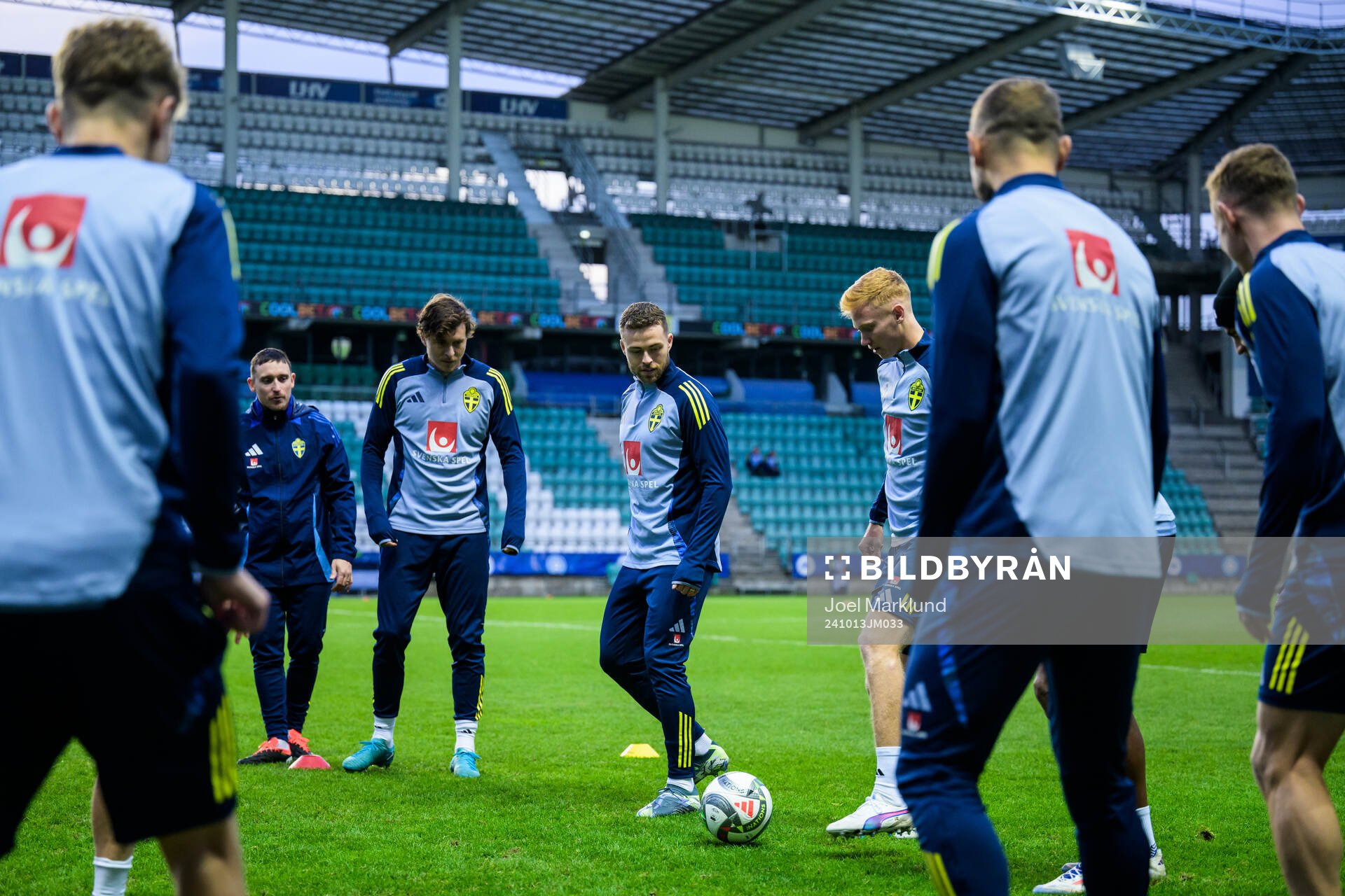 Victor Nilsson Lindelöf, Gabriel Gudmundsson and Hugo Larsson of the Swedish men's national football team during a training session on October 13, 2024 in Tallinn.