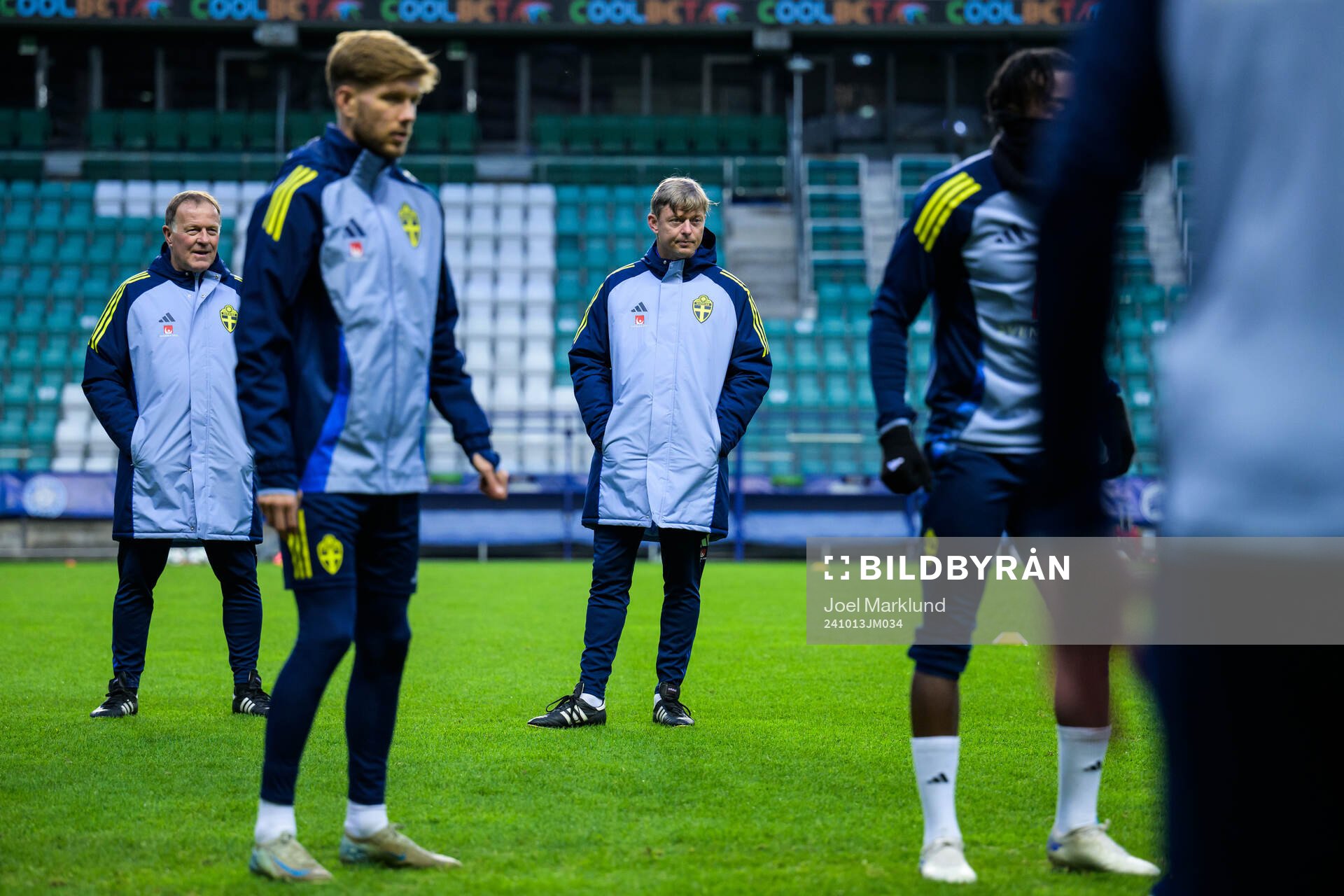Assistant coach Remy Reijnierse and head coach Jon Dahl Tomasson of the Swedish men's national football team during a training session on October 13, 2024 in Tallinn.