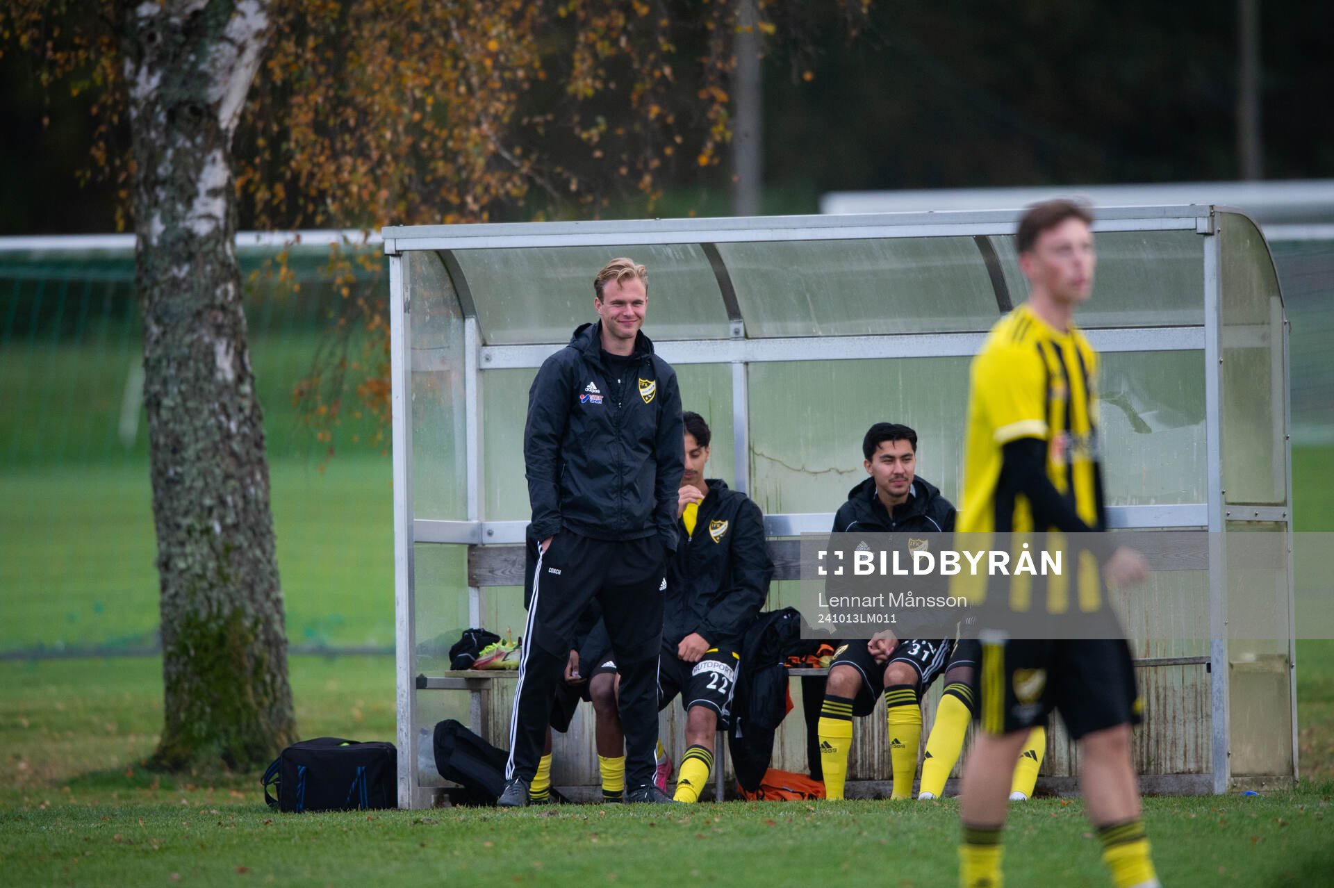 IFK Hässleholms  tränare Filip Jönsson i matchen i U19
