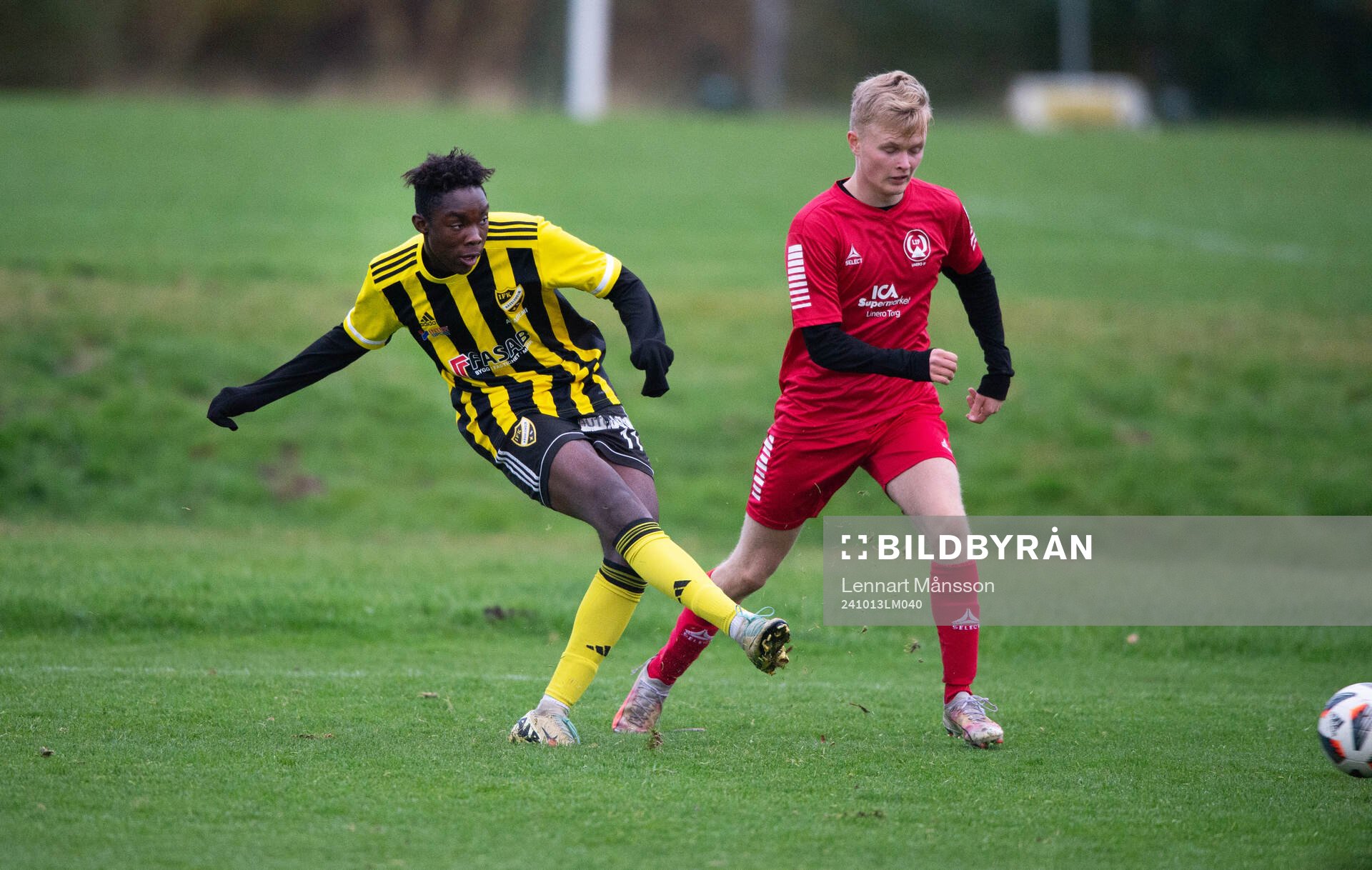 IFK Hässleholms Wisdom Anaedo skjuter 3-1 i matchen i U19