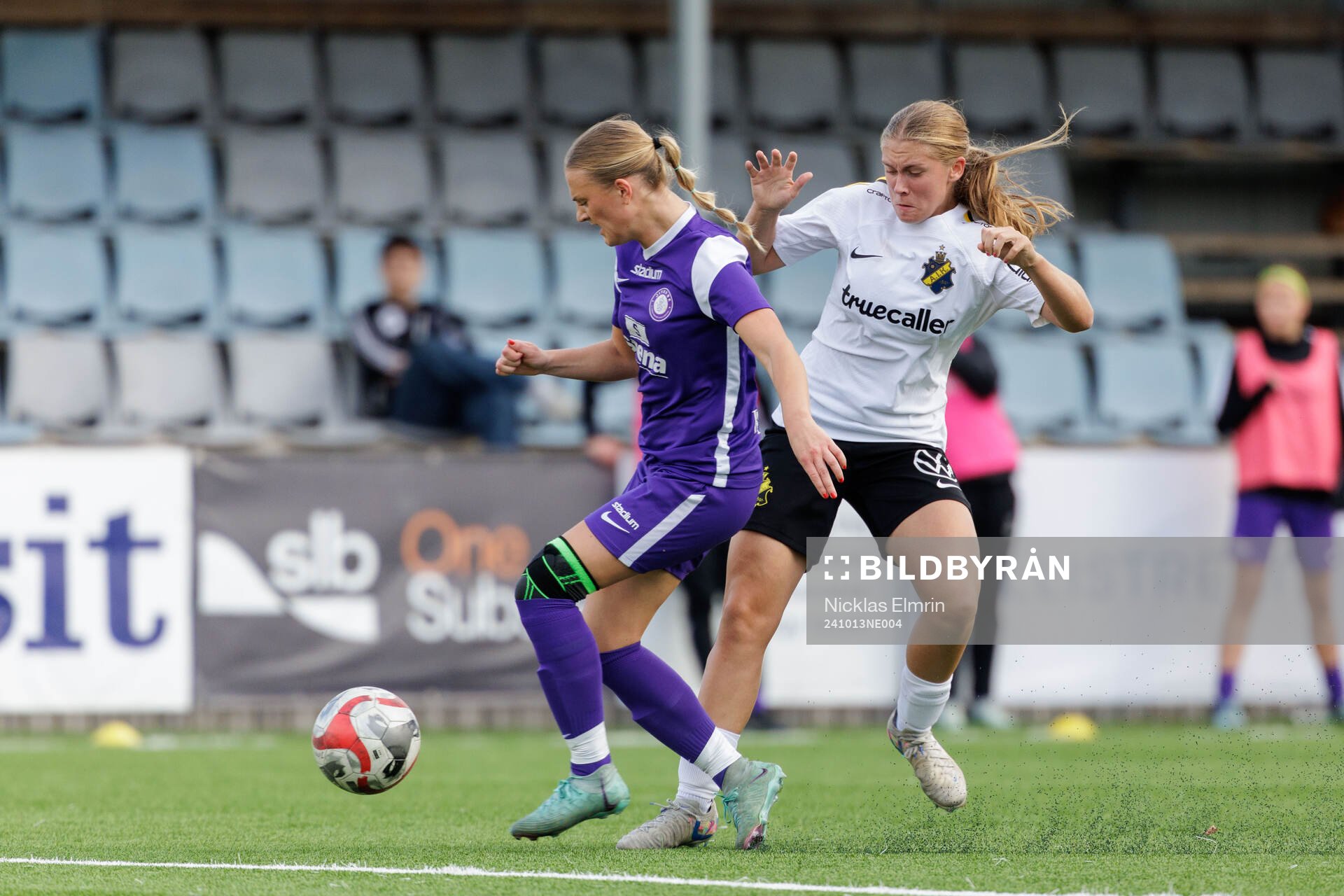 Jitexs Stella Johansson och AIKs Aleksandra Bogucka