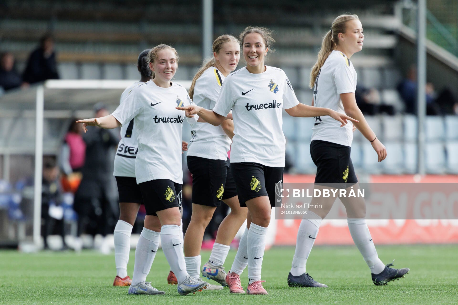 AIKs Elin Nordstrand och Janelle Yilmaz jublar