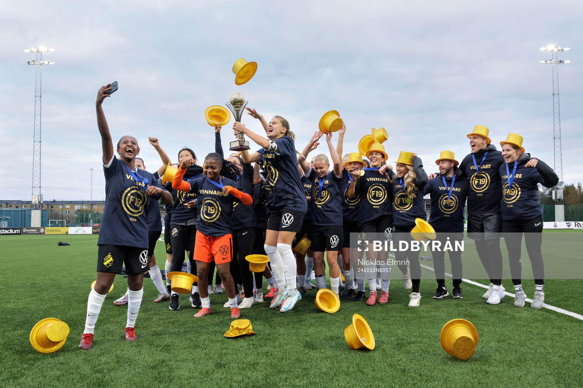 AIK F19 svenska mästare 2024 efter fotbollsmatchen mellan Jitex och AIK den 13 oktober 2024 i Mölndal. 