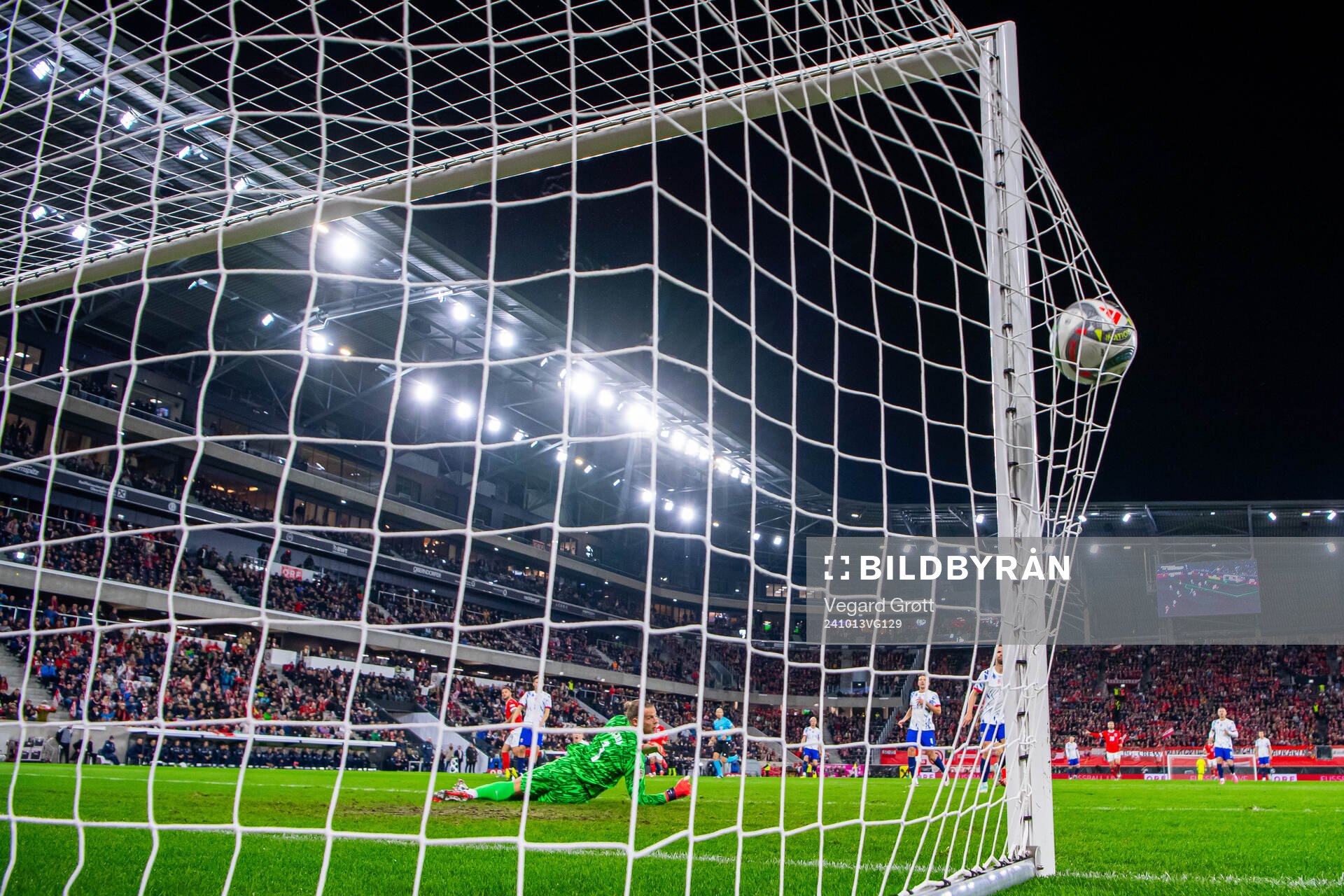Marko Arnautovic of Austria scores the 1-0 goal past