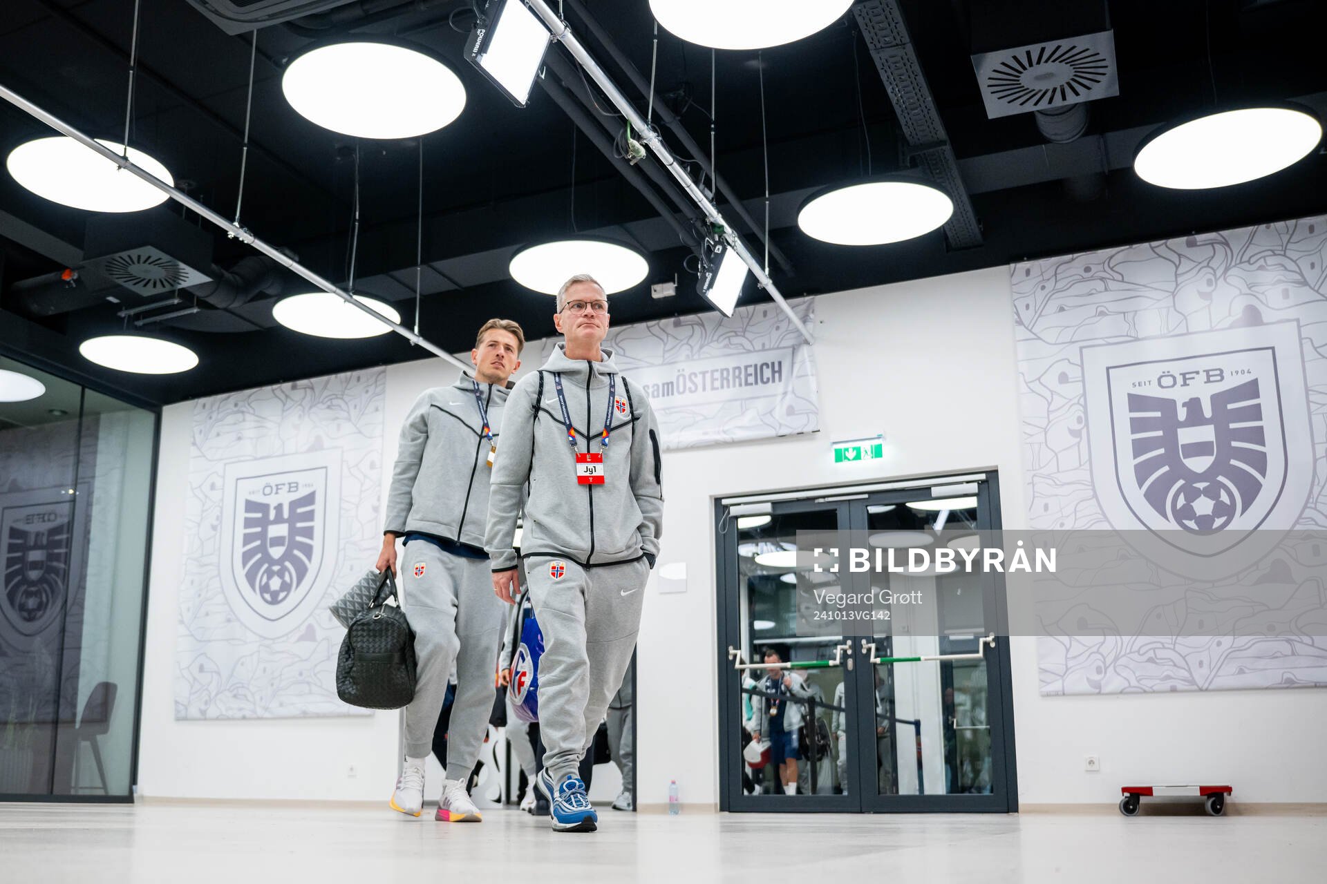 Sander Berge and Are Hokstad, team manager of Norway, arrive