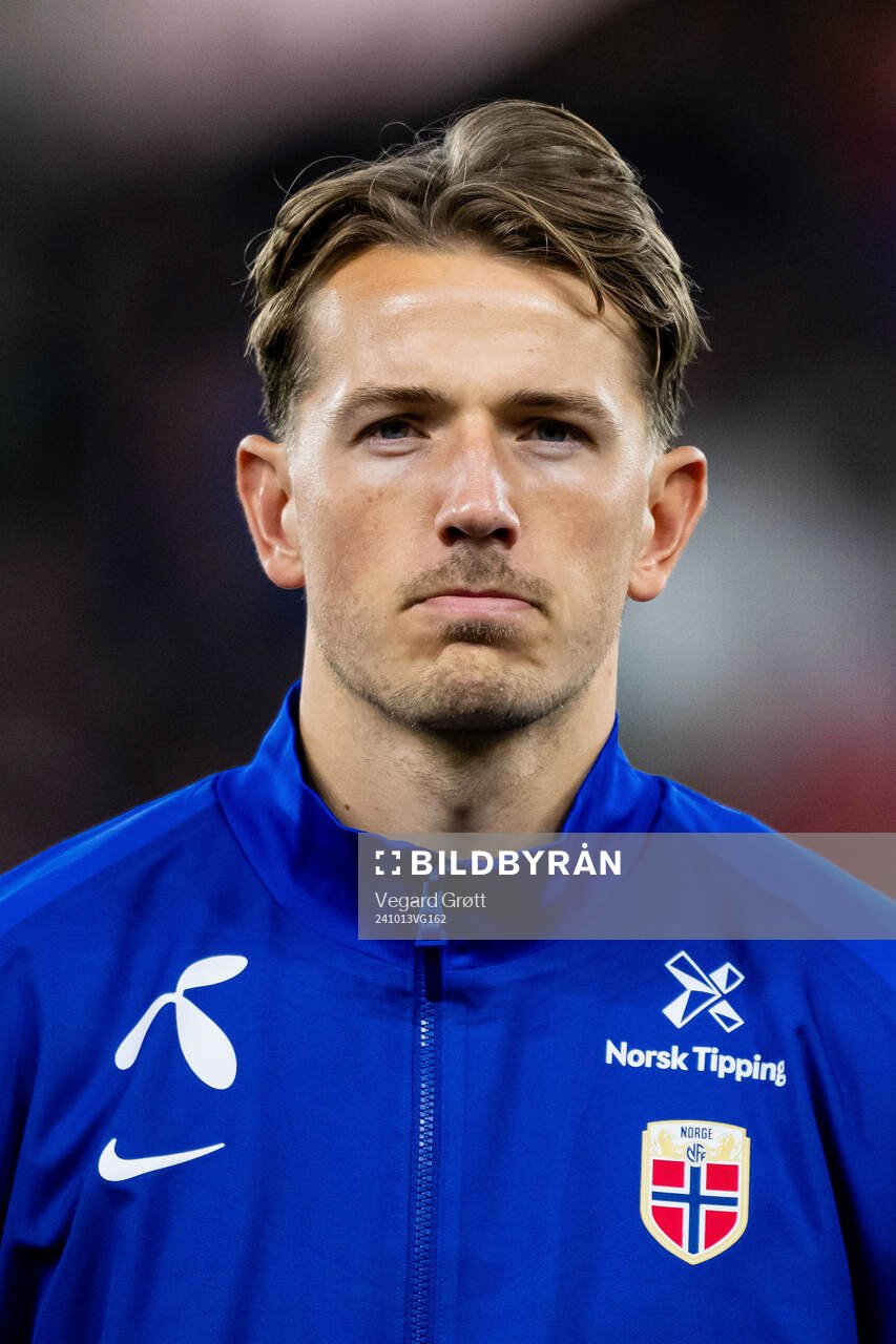 Sander Berge of Norway line up