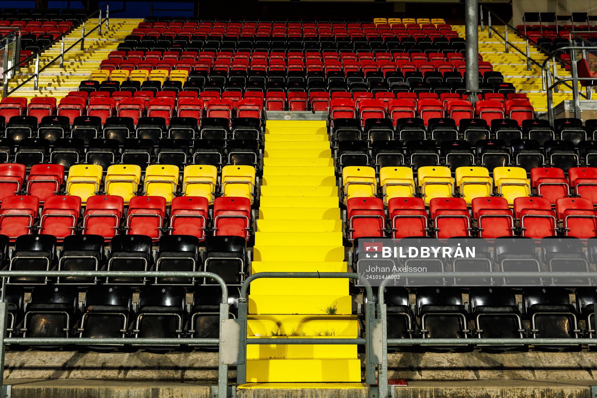 Tomma stolar i form av ett kors på Jämtkraft Arena inför en presskonferens med Östersunds FK angående deras ekonomiska läge den 14 oktober 2024 i Östersund.