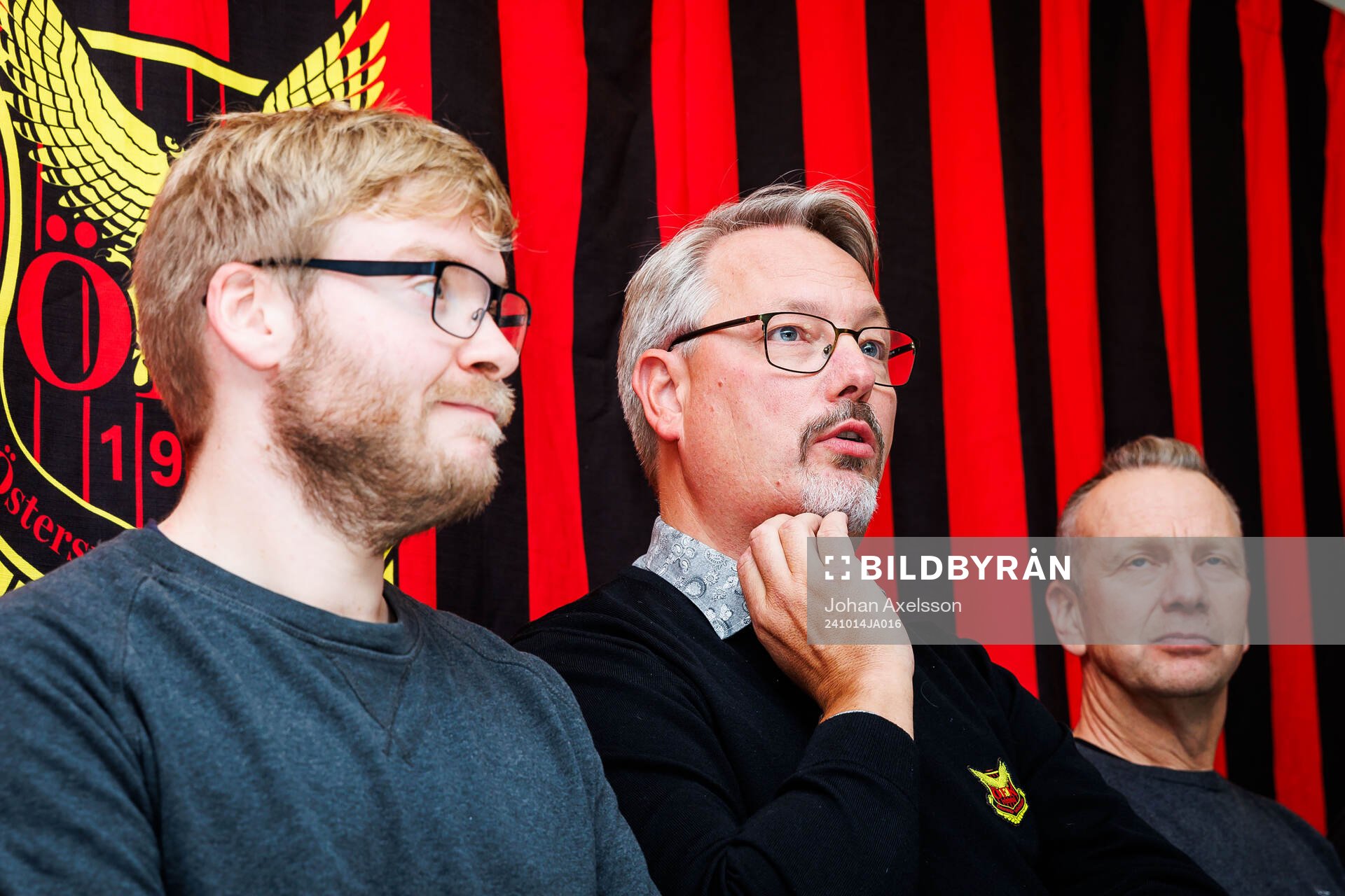 Johan Fridlund stryrelseledarmot i Östersunds FK och Elitbolaget, Anders Cederberg ordförande för Östersunds FK Elitfotboll AB och Bengt Olofsson ordförande Östersunds FK under en presskonferens med Östersunds FK angående deras ekonomiska läge den 14 oktober 2024 i Östersund.