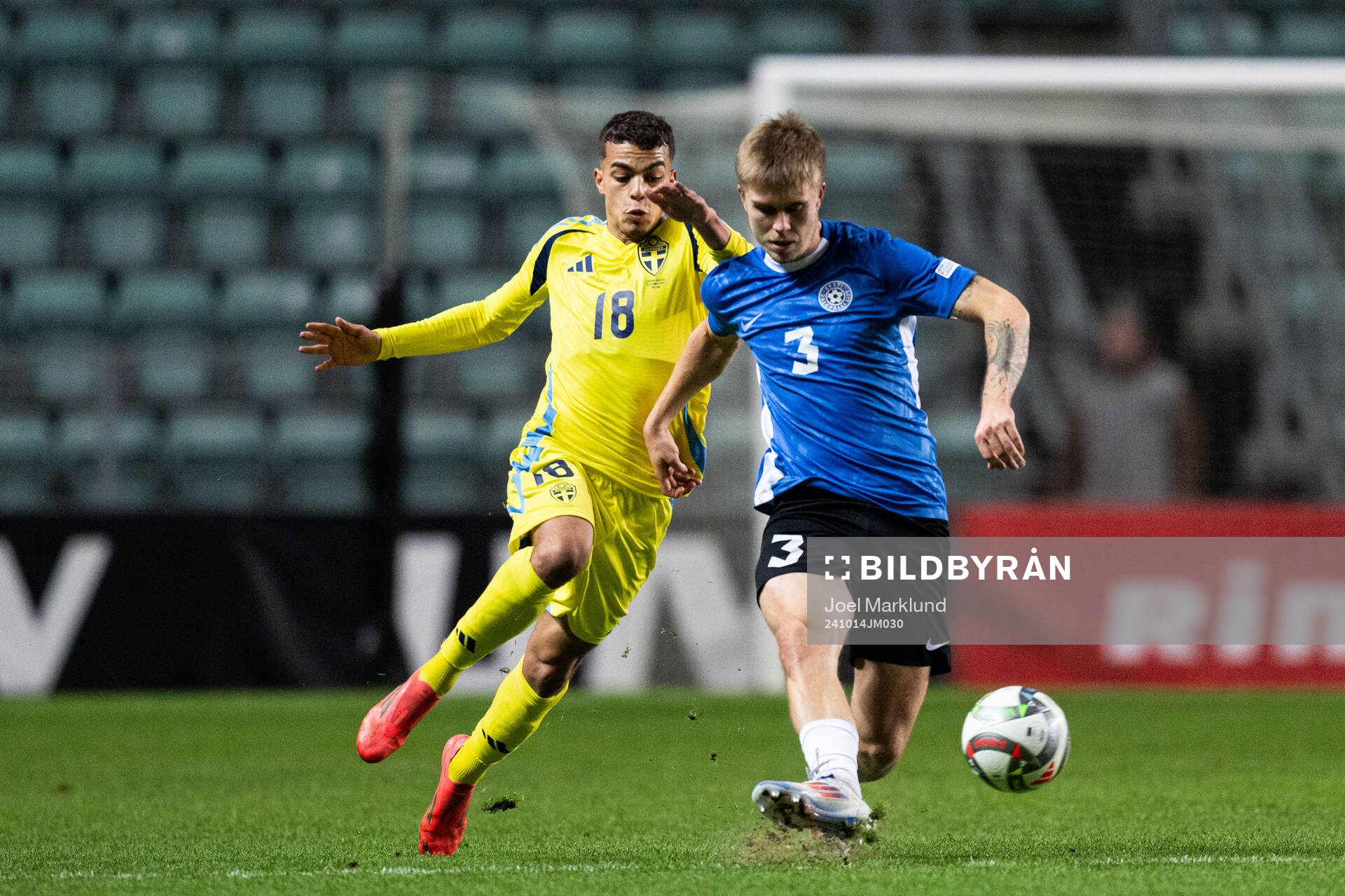 Yasin Ayari of Sweden and Michael Schjønning-Larsen of