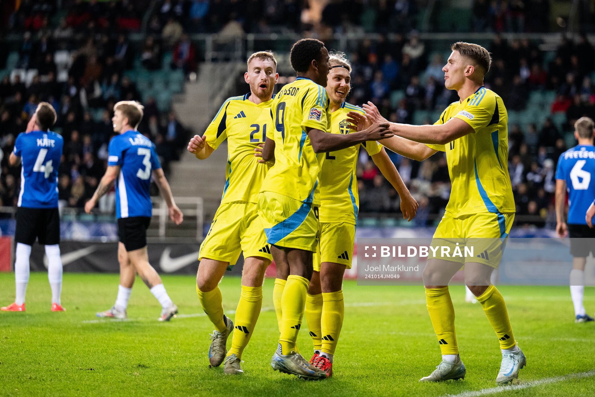 Dejan Kulusevski, Niclas Eliasson, Sebastian Nanasi and Viktor Gyökeres of Sweden celebrate after 0-2 during the Nations League football match between Estonia and Sweden on October 14, 2024 in Tallinn.