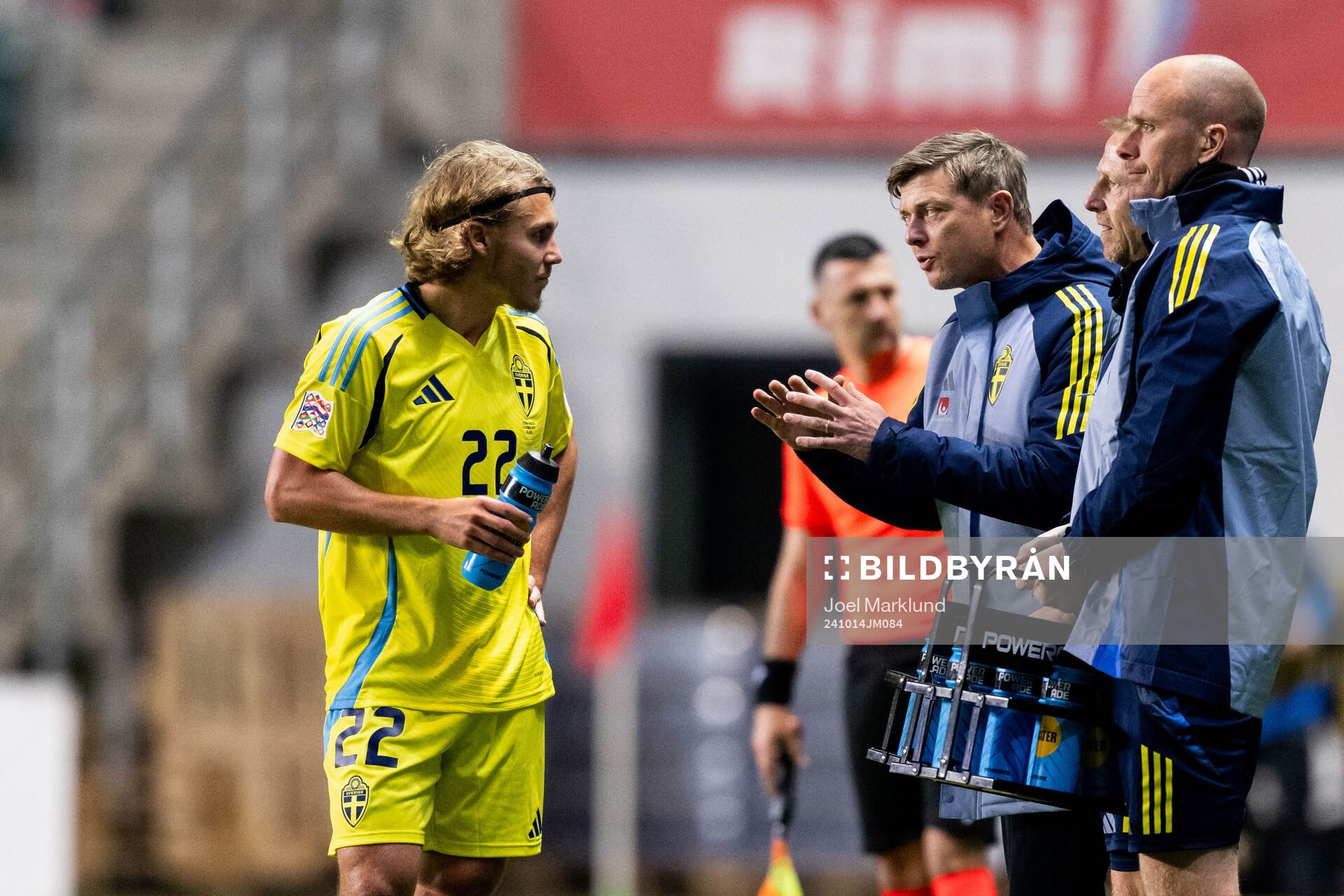 Sebastian Nanasi and head coach Jon Dahl Tomasson of Sweden