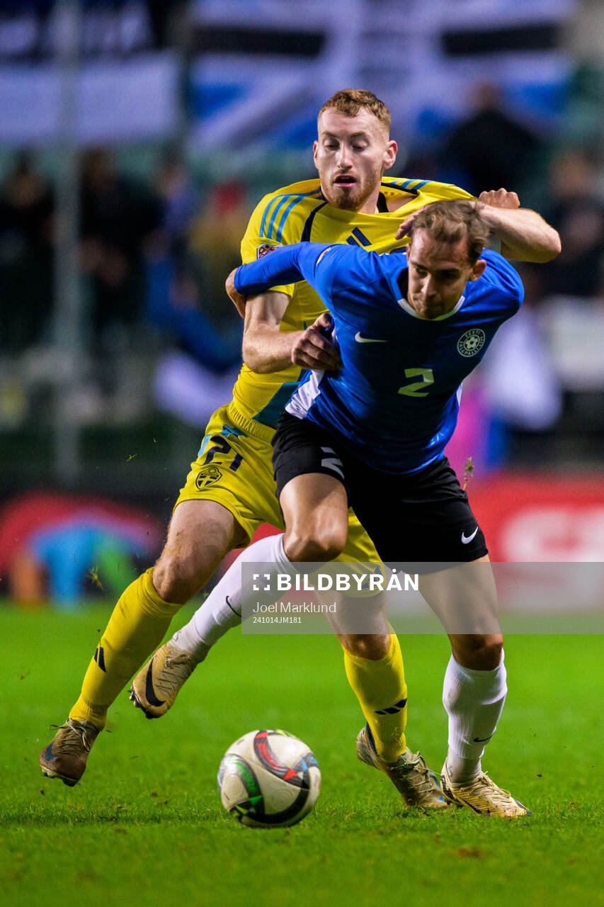 Dejan Kulusevski of Sweden and Märten Kuusk of Estonia