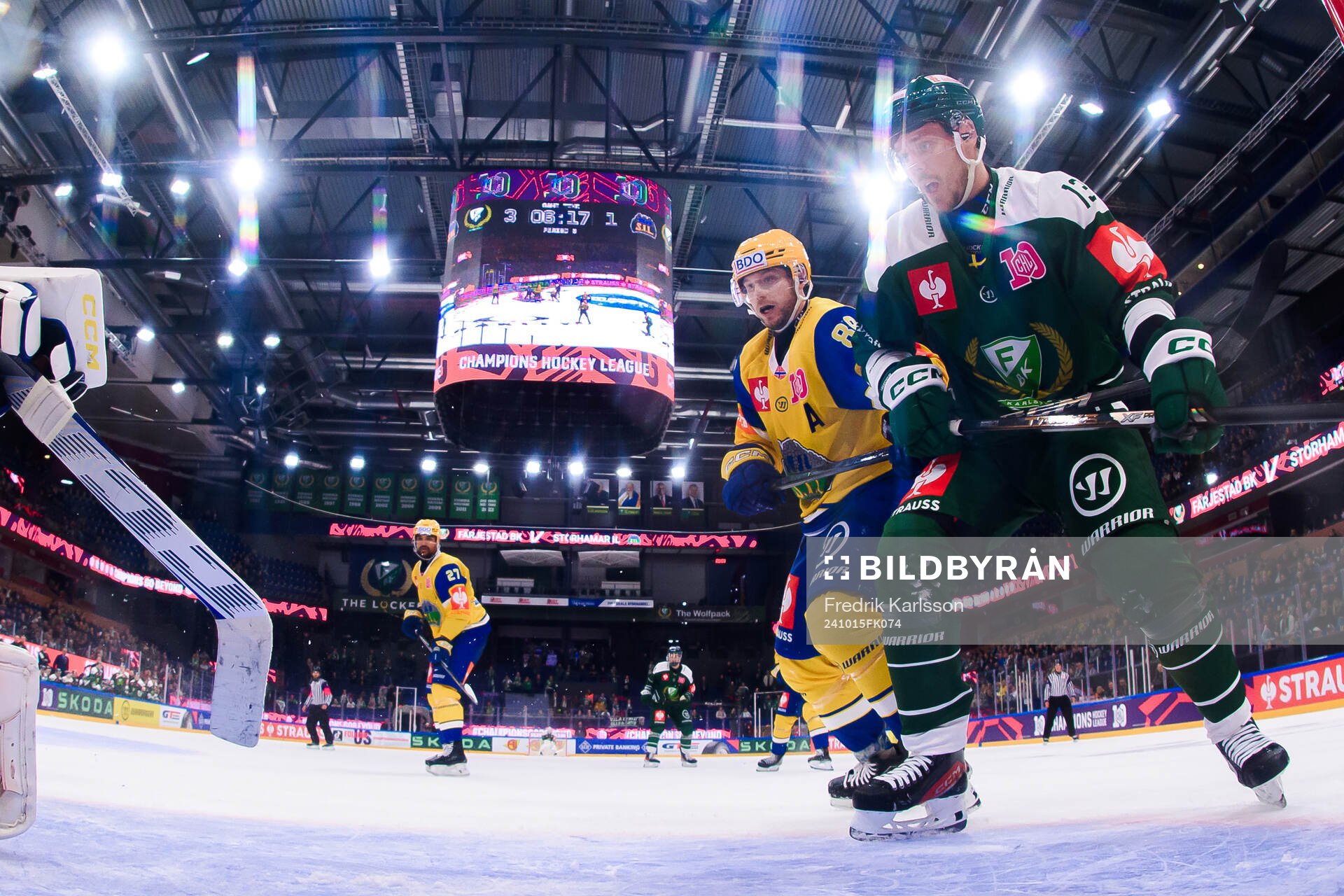 Andreas Hjelm of Storhamar and Joel Kellman of Färjestad