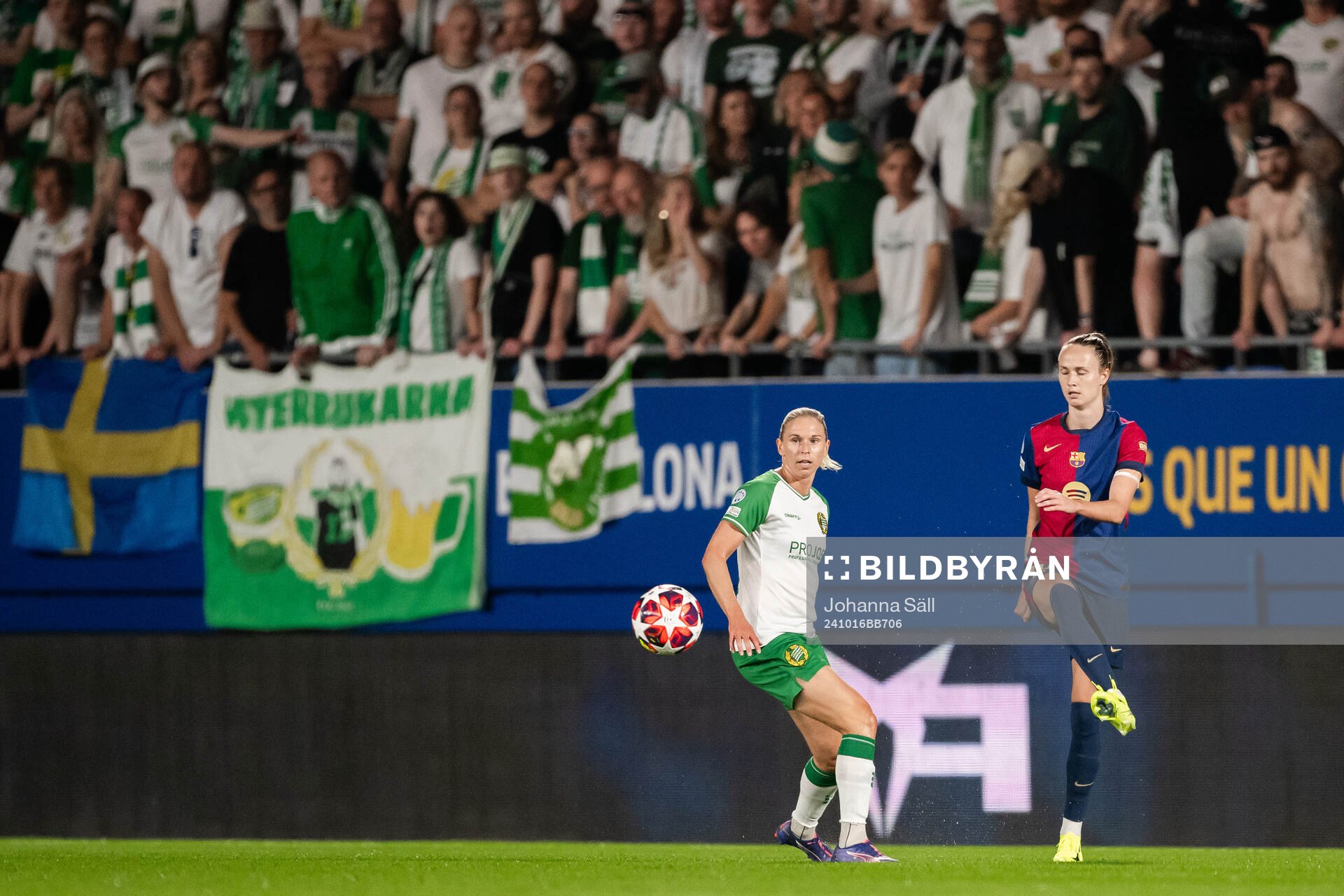 Jonna Andersson of Hammarby and Caroline Graham Hansen of