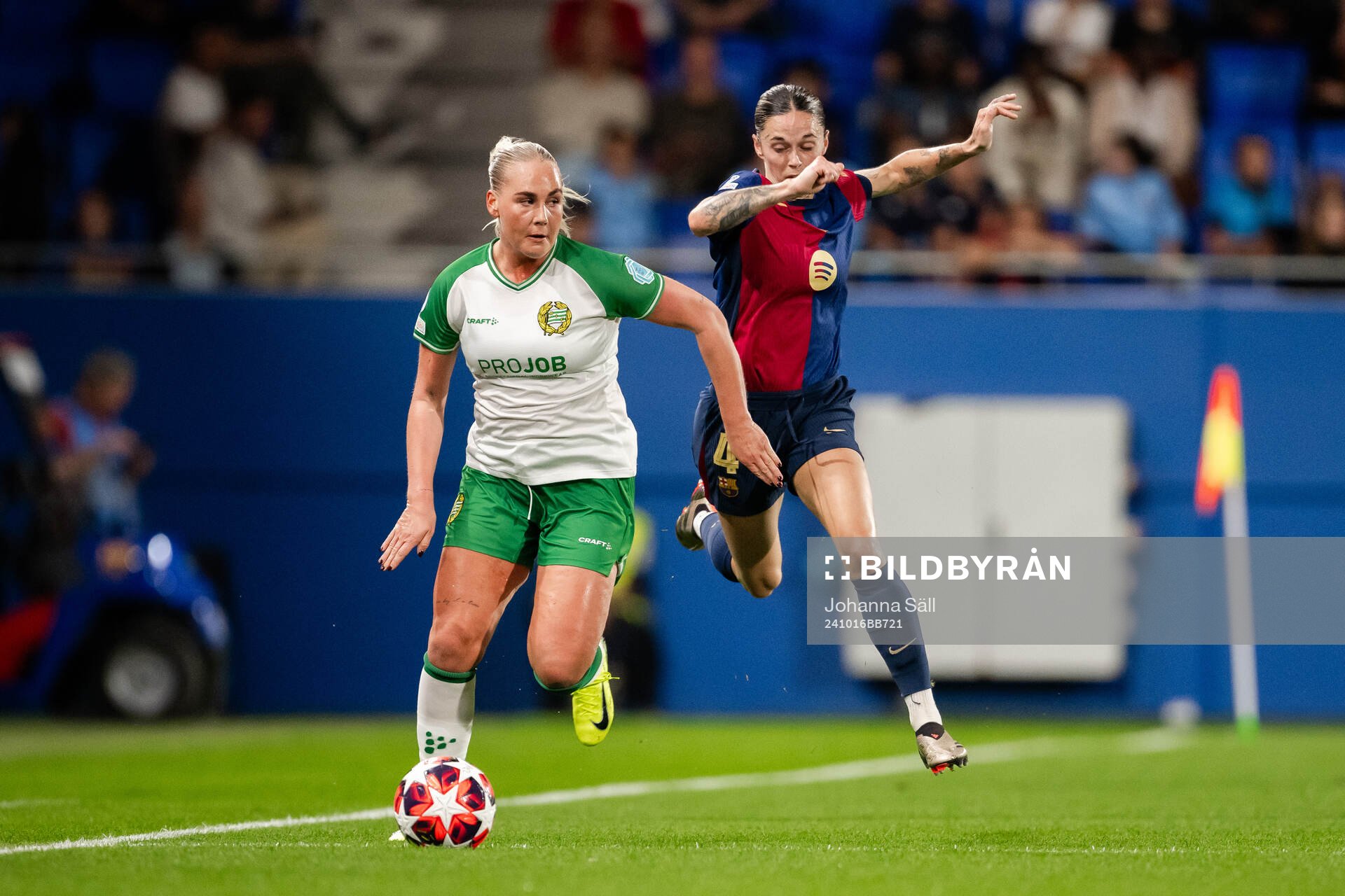 Cathinka Tandberg of Hammarby and Maria Leon of Barcelona