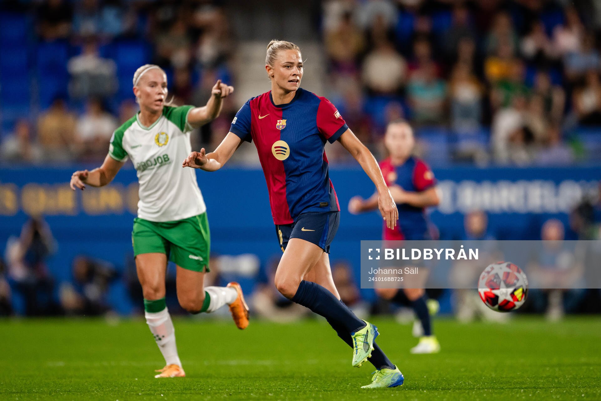 Stina Lennartsson of Hammarby and Fridolina Rolfö of