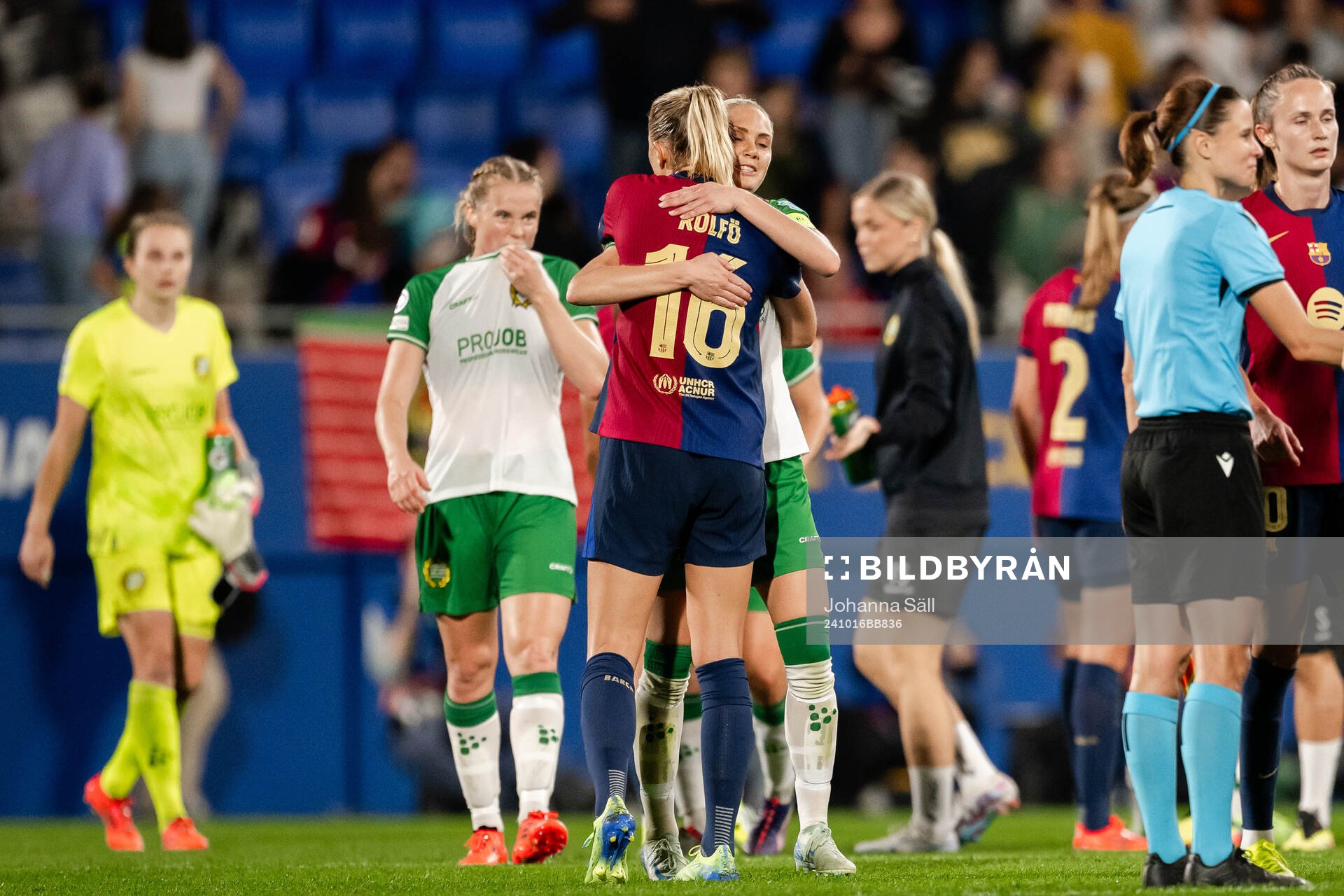 Fridolina Rolfö of Barcelona and Alice Carlsson of Hammarby