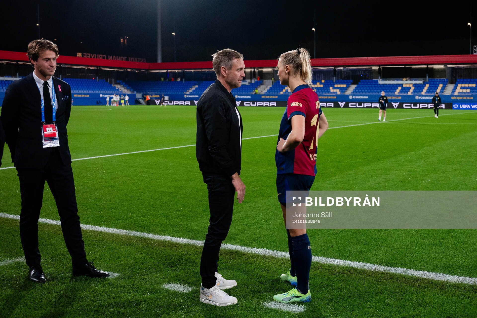 Head coach Martin Sjögren of Hammarby and Fridolina Rolfö of Barcelona after the Women's Champions League football match between Barcelona and Hammarby on October 16, 2024 in Barcelona.