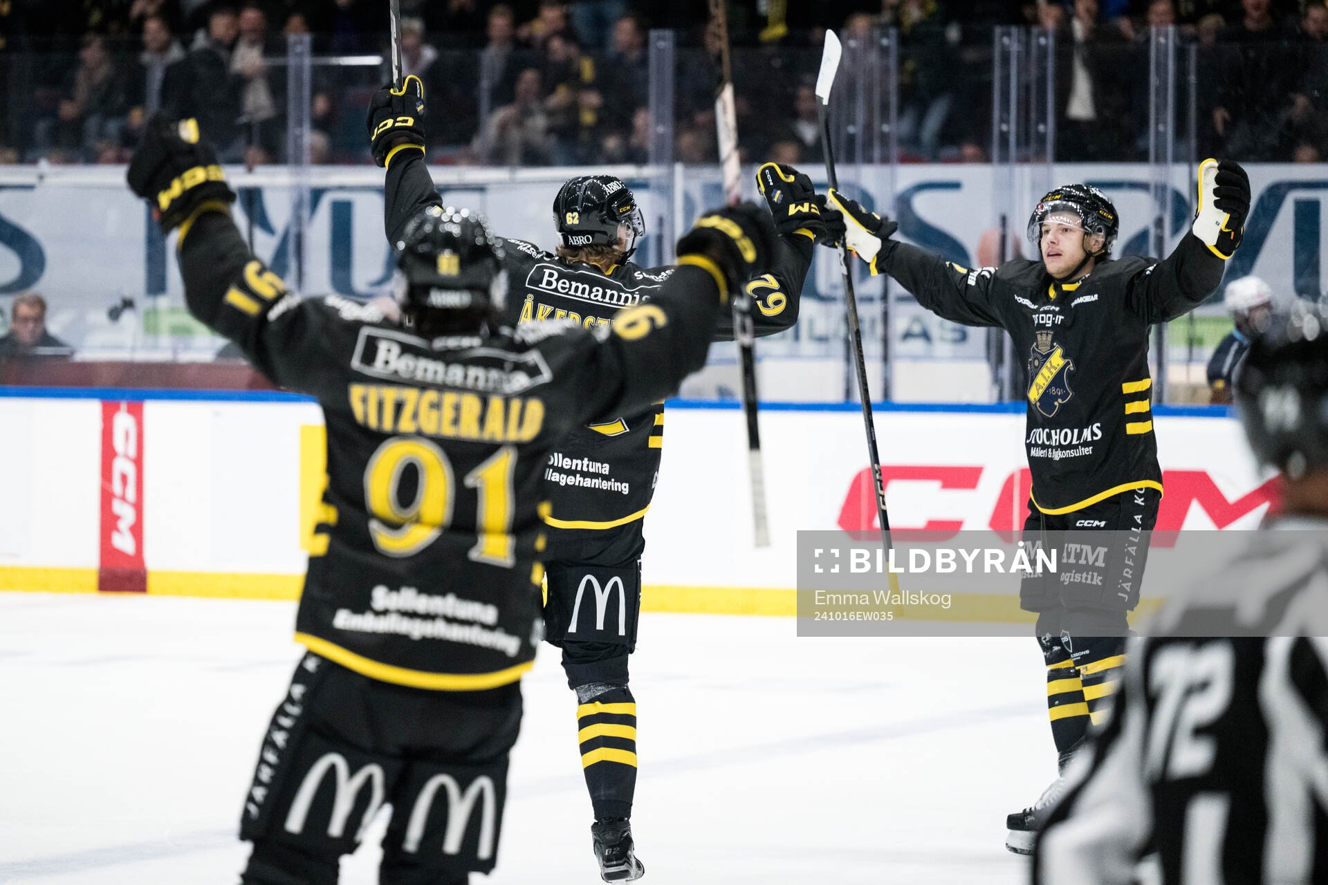AIKs Simon Åkerström och Scott Pooley jublar
