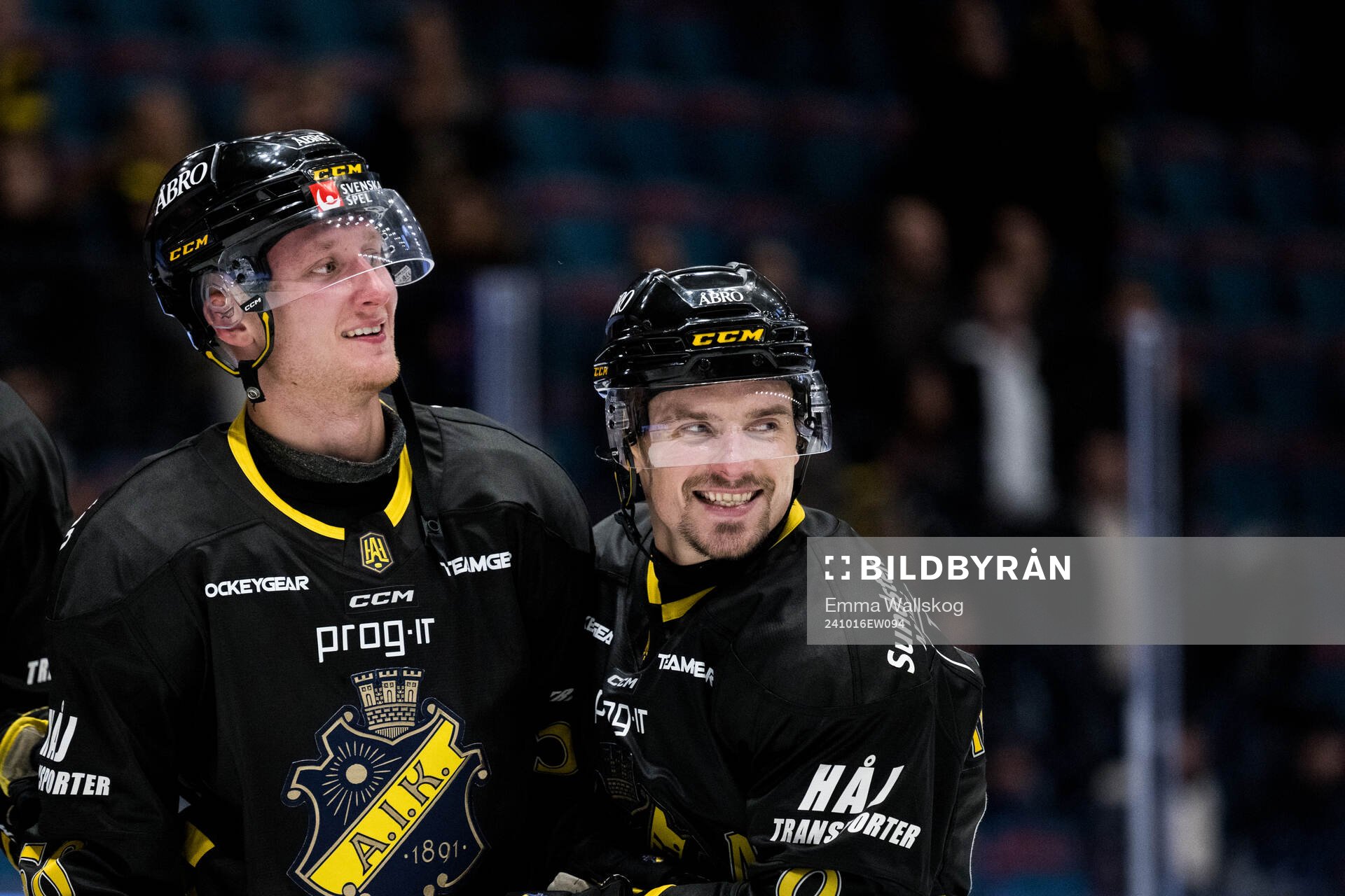 AIKs Oskar Magnusson och Gerry Fitzgerald jublar