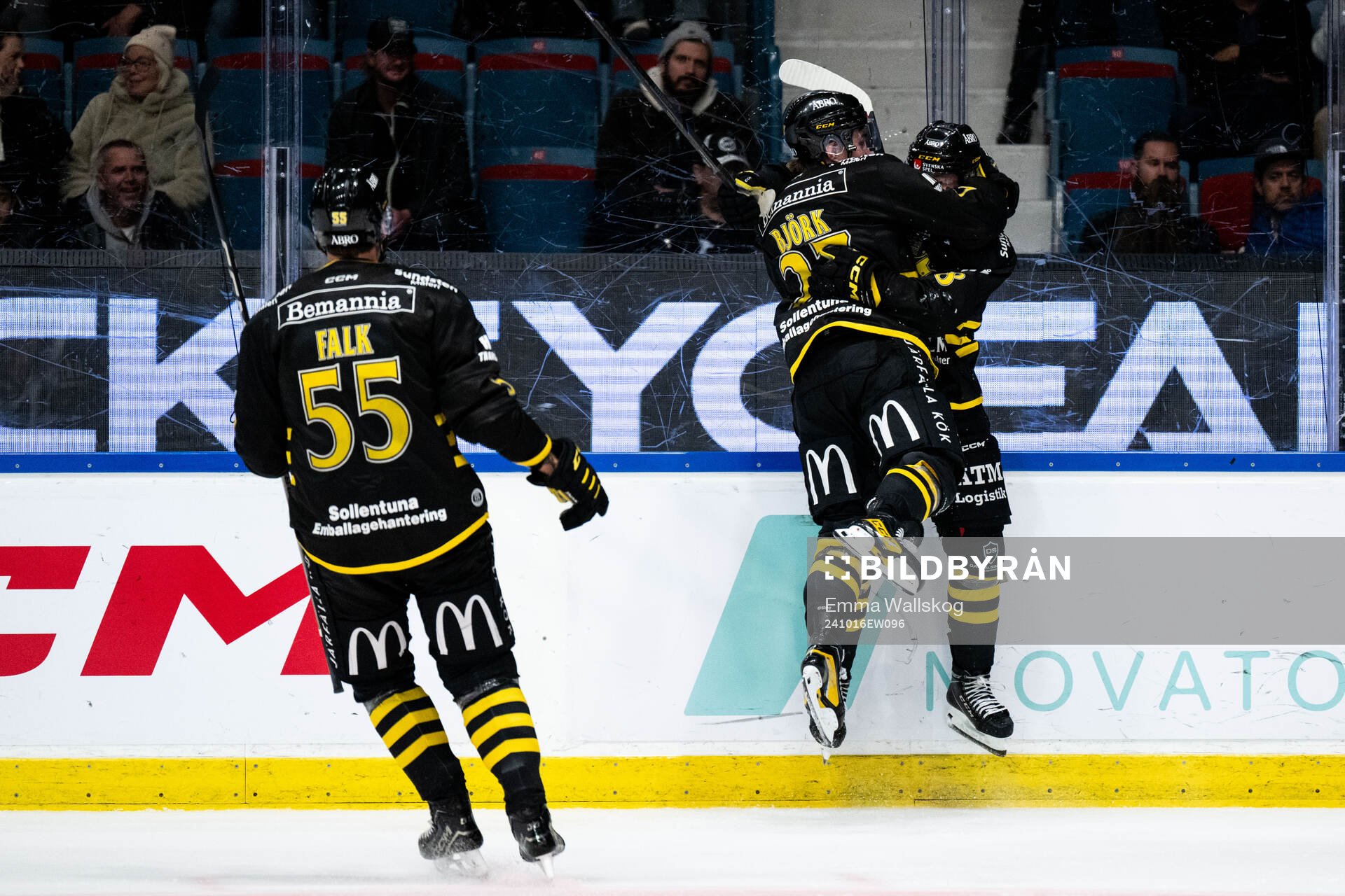 AIKs Oskar Magnusson och Christoffer Björk jublar