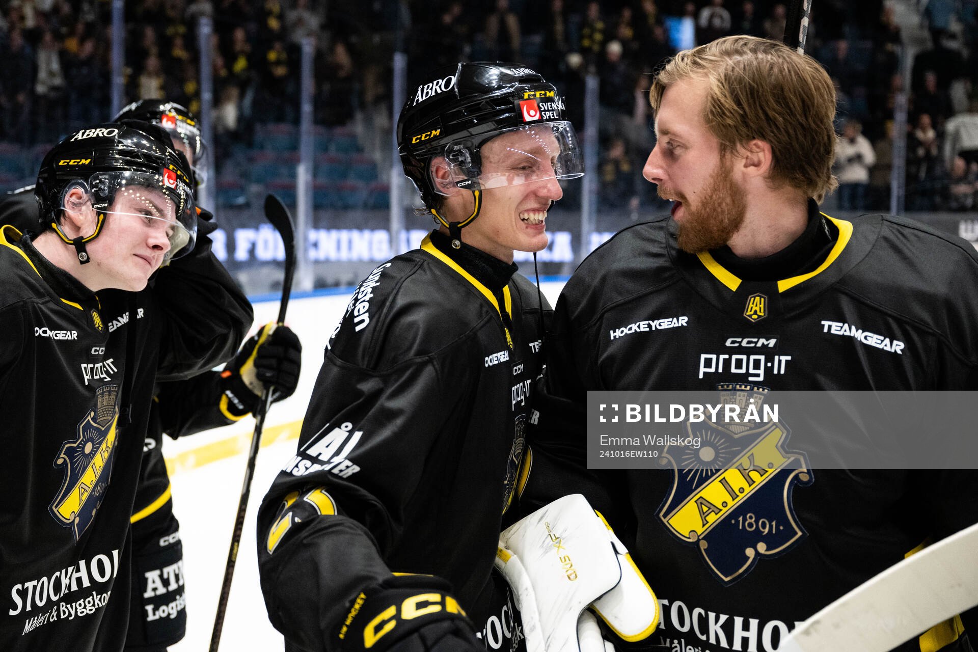 AIKs Oliver Tärnström och målvakt Victor Brattström