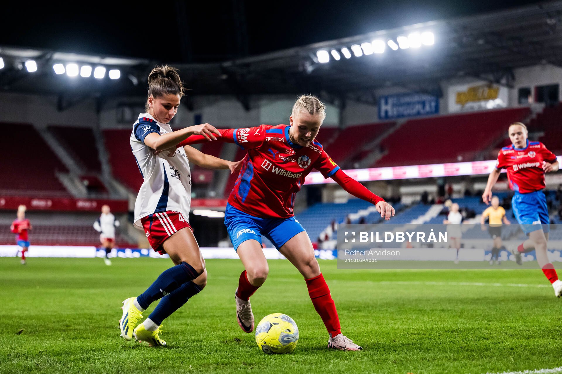 FC Rosengårds Mikaela Stojanovska och Helsingborgs Emma