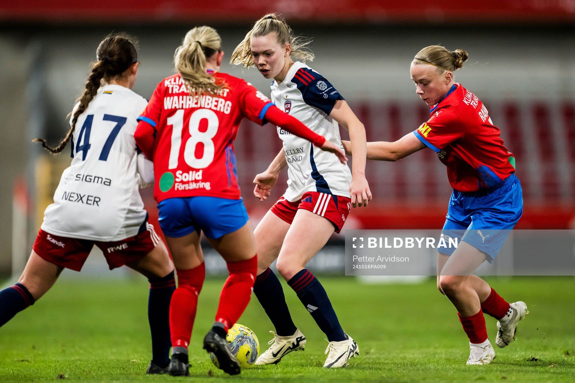FC Rosengårds Bea Sprung och Helsingborgs Cornelia Rahmberg