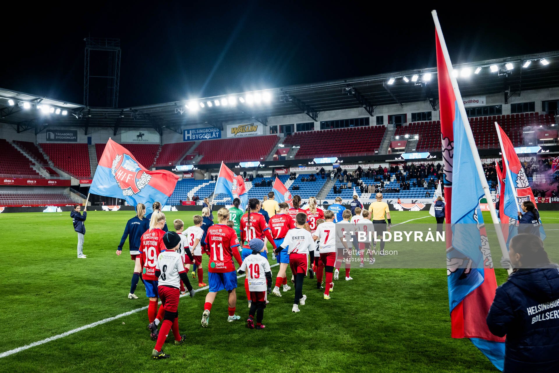 Spelarna gör entré