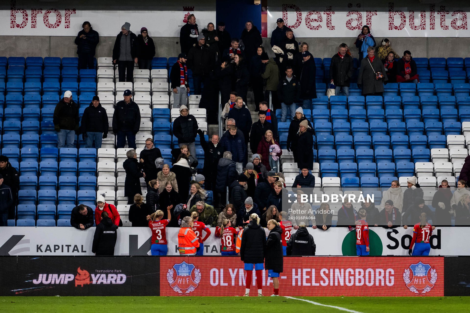 Helsingborgs spelare tackar sina supportrar