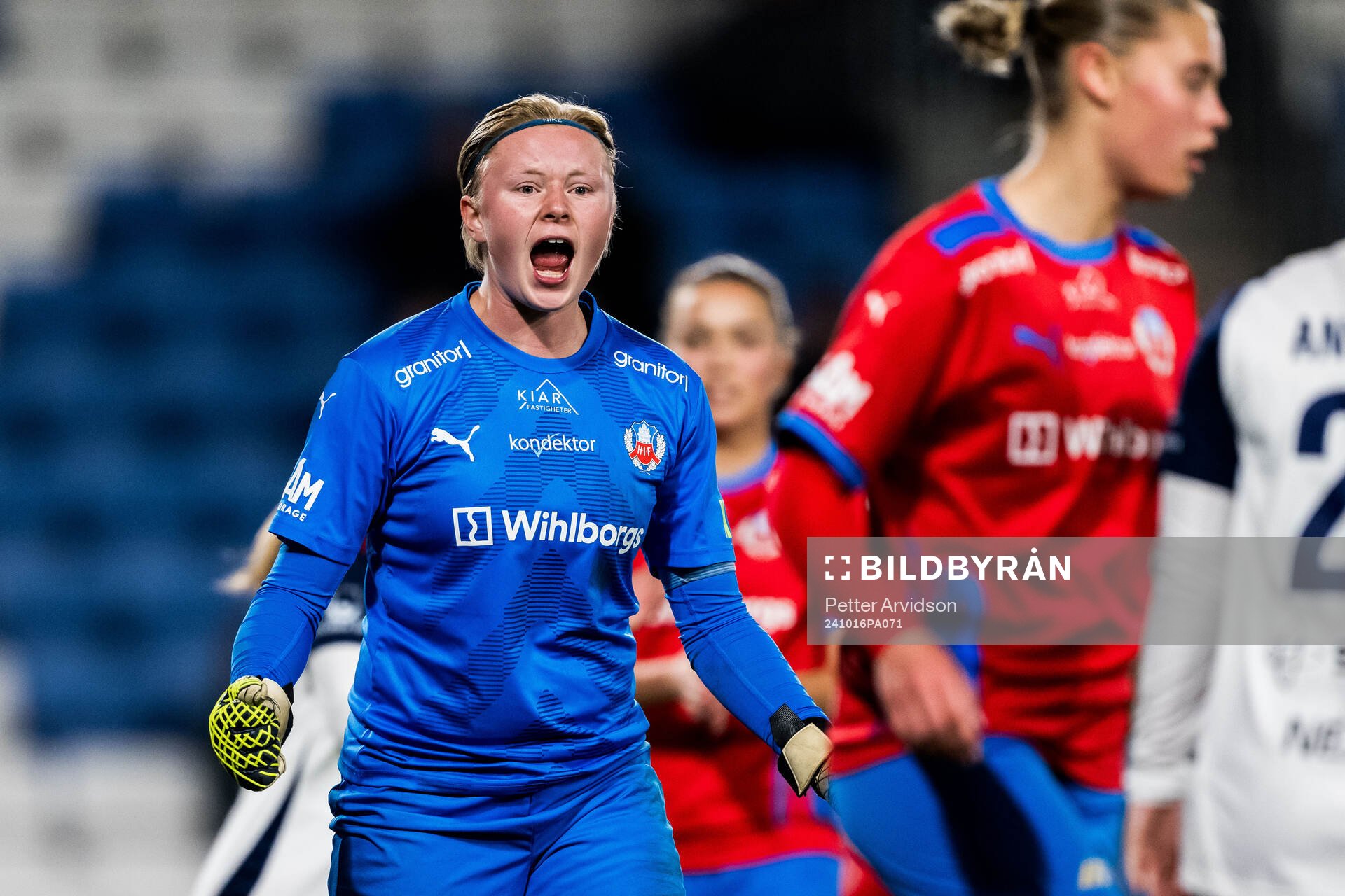 Helsingborgs målvakt Hannah Tegestål jublar