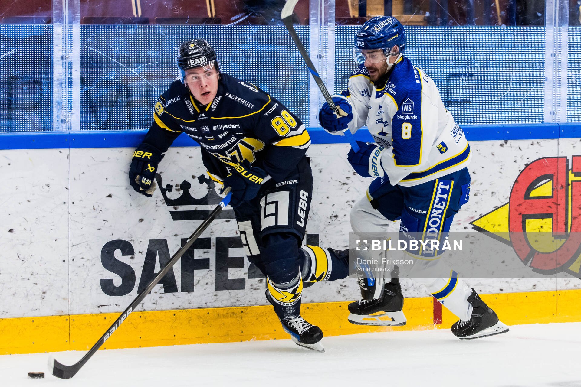 HV71s Herman Träff och Leksands Matt Caito