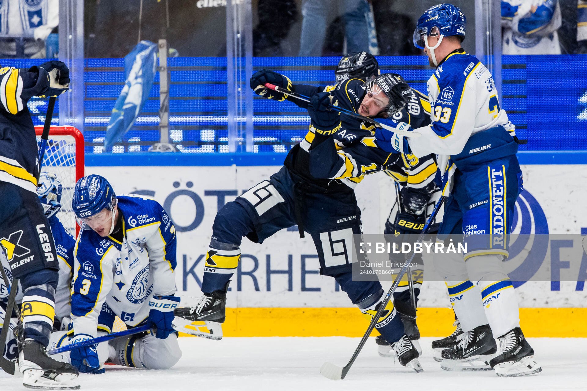 HV71s Isac Brännström och Leksands Eddie Larsson
