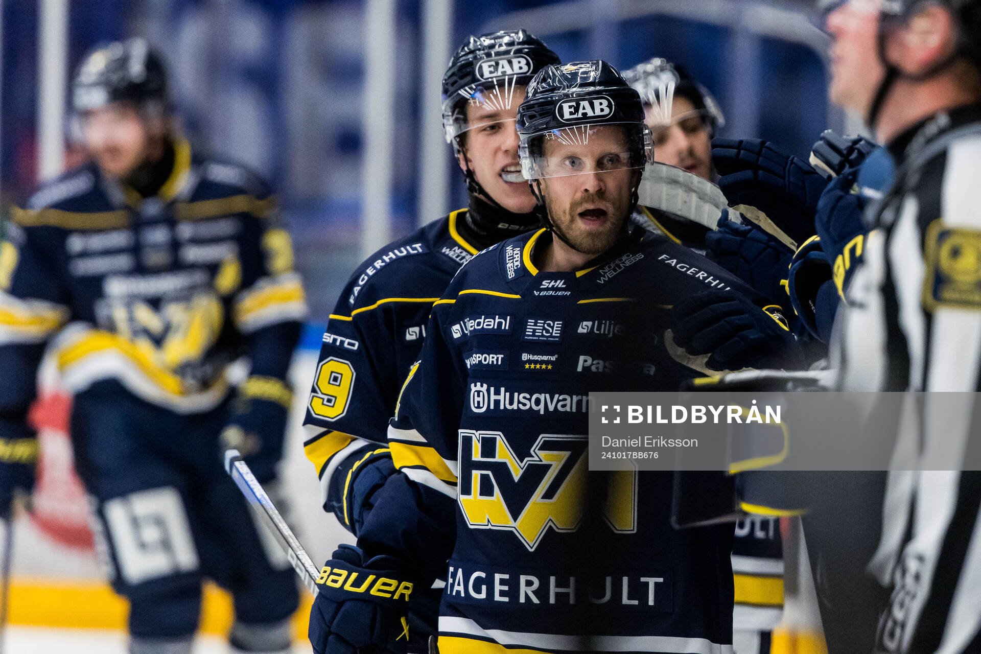 HV71s Mattias Tedenby jublar