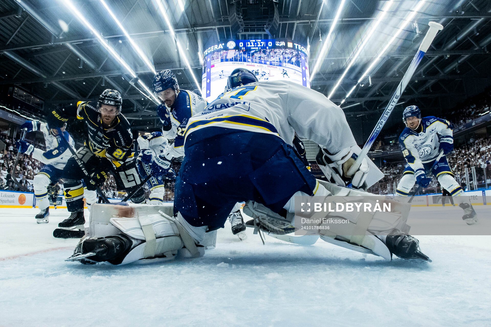HV71s Mattias Tedenby och Leksands Marek Hrivik