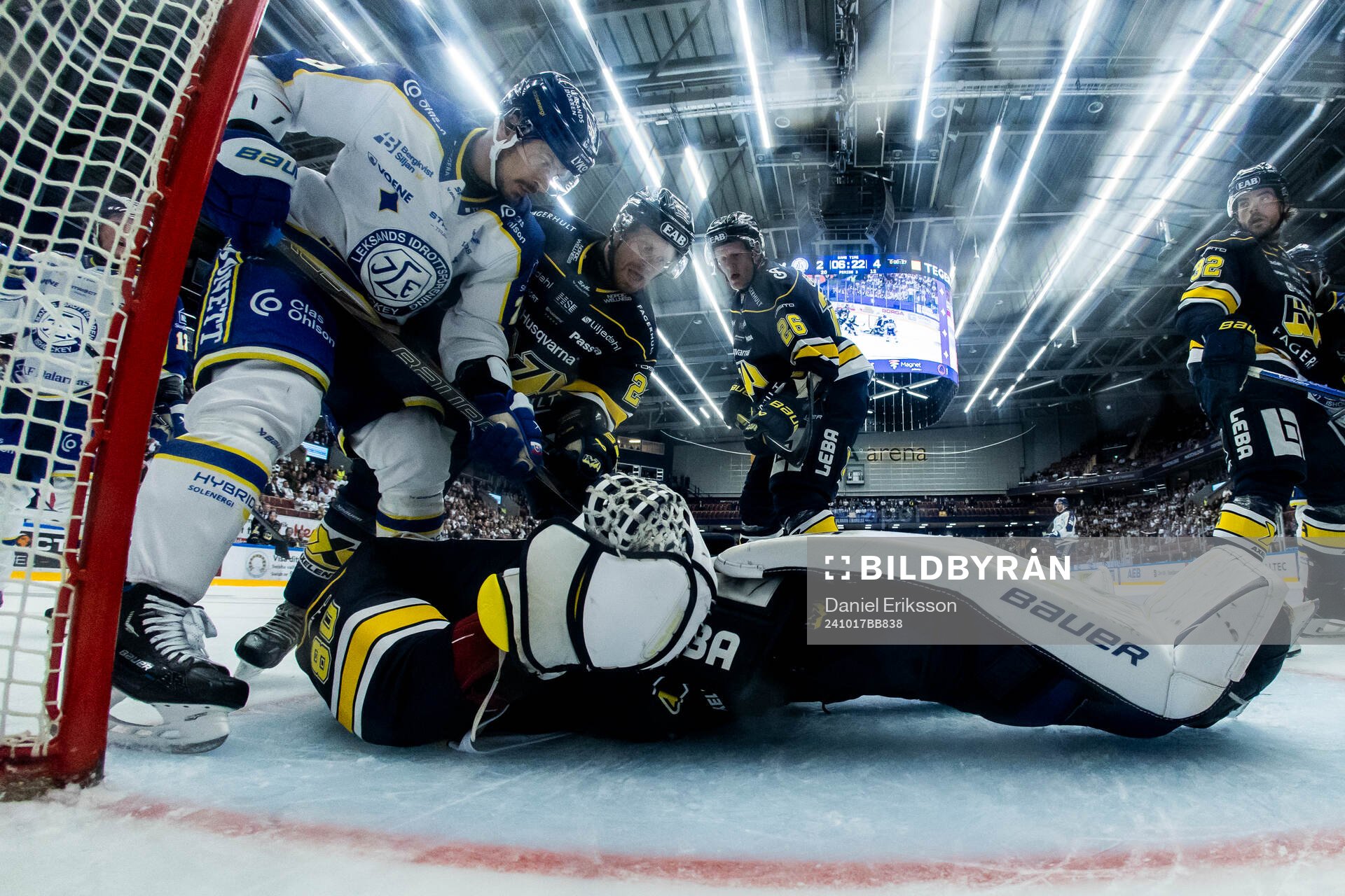 Leksands Marek Hrivik och HV71s Mattias Tedenby och HV71s