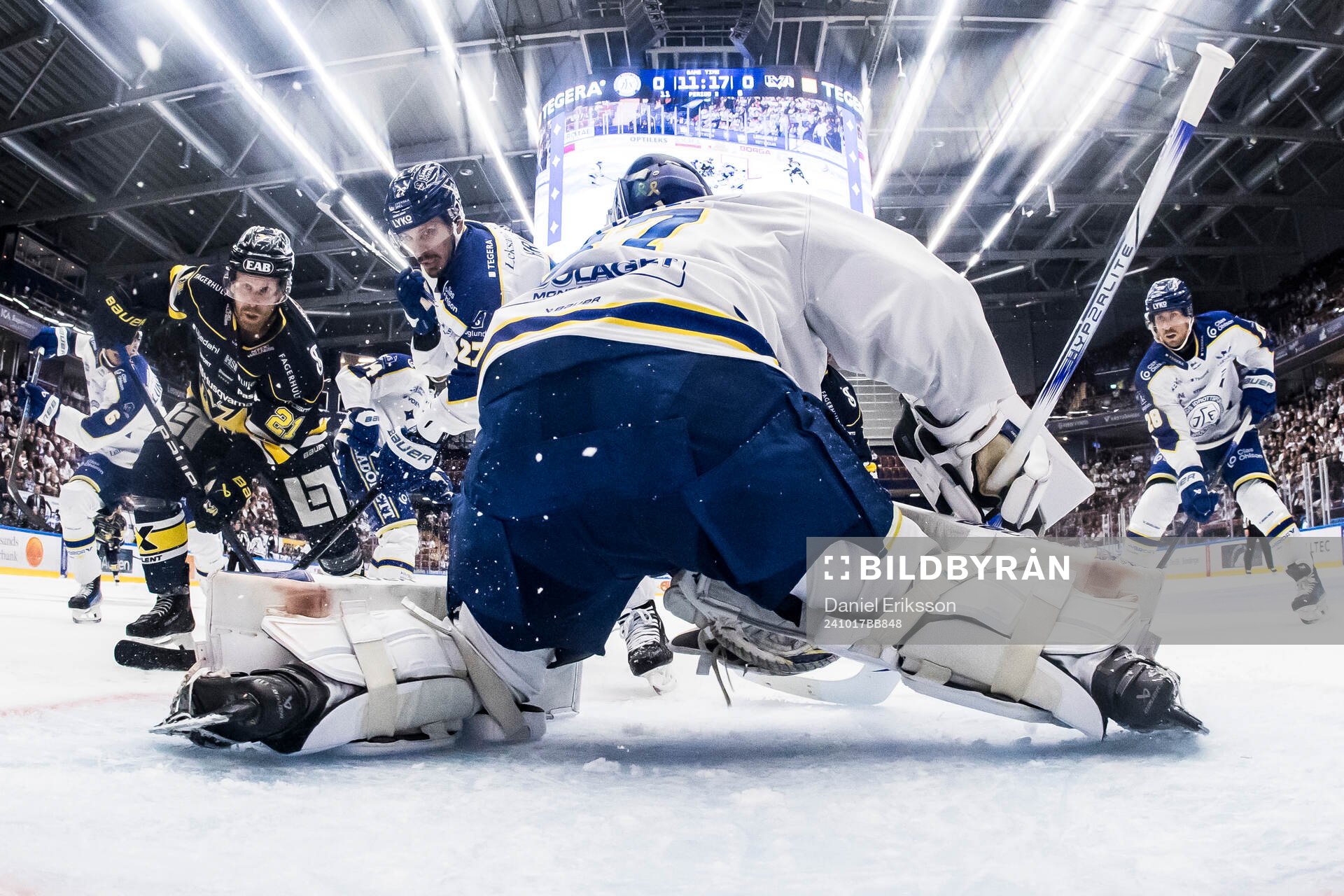 HV71s Mattias Tedenby och Leksands Marek Hrivik