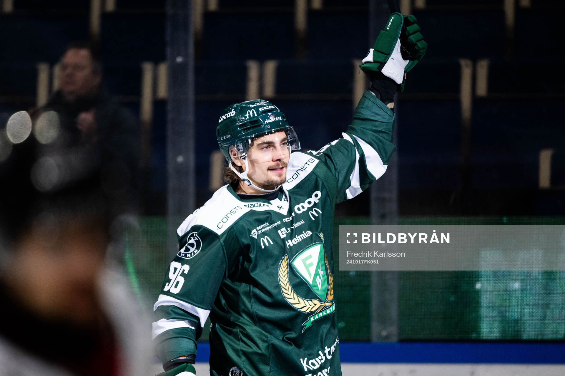 Färjestads David Tomasek jublar