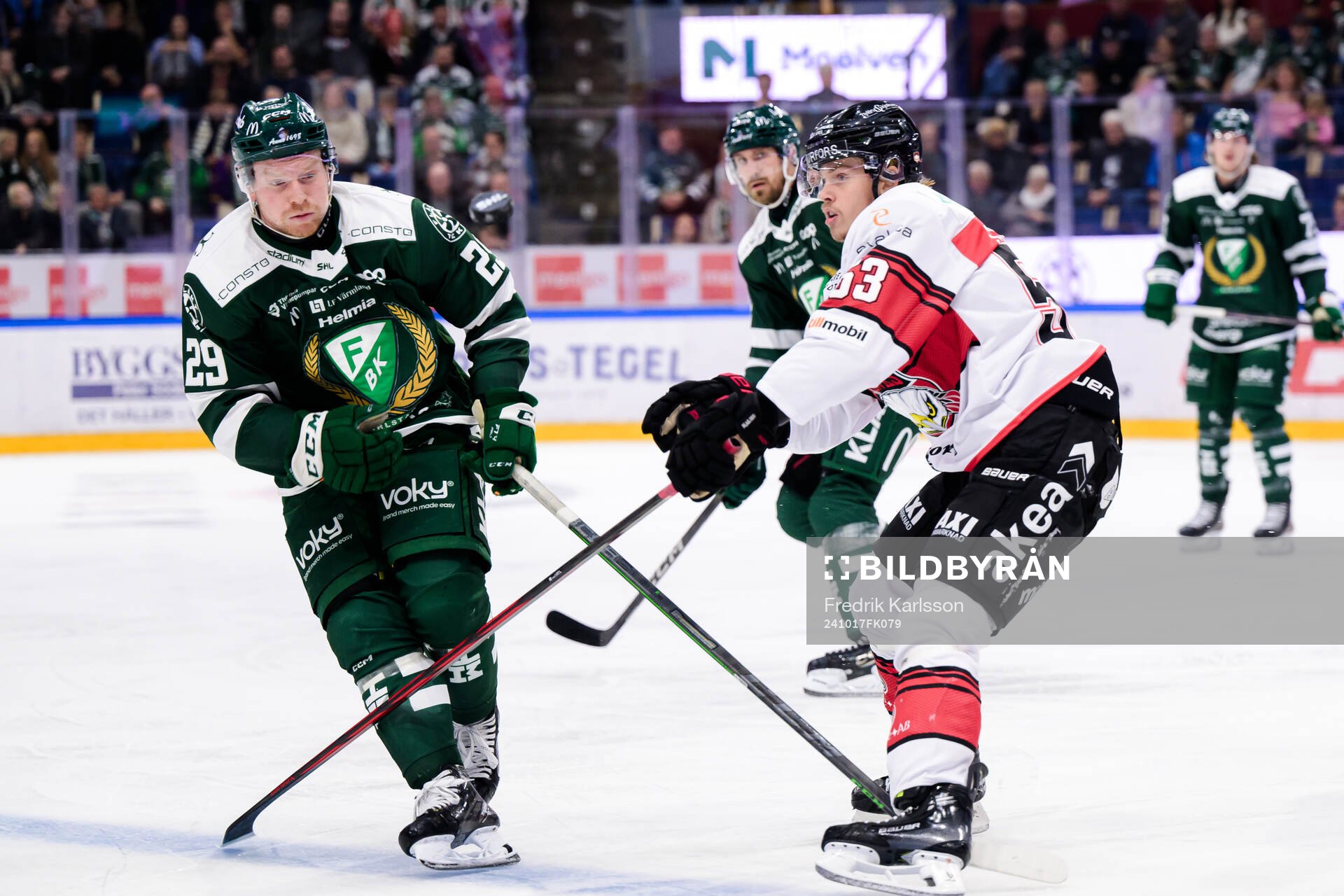 Färjestads Oskar Steen och Malmö Redhawks Albert Sjöberg