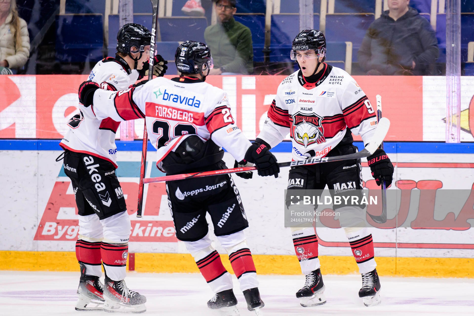 Malmö Redhawks Axel Sundberg jublar