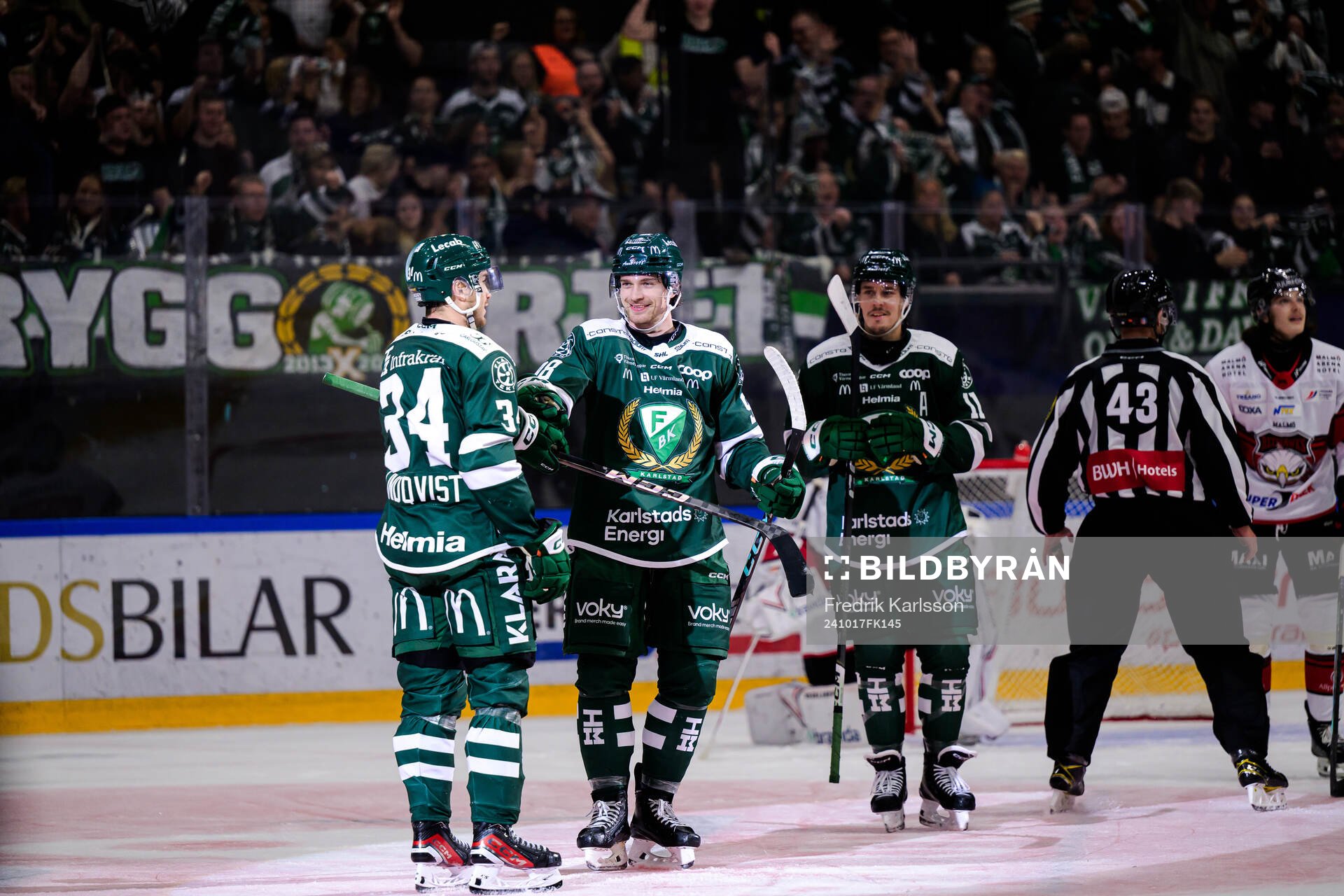 Färjestads Michael Lindqvist och Lucas Forsell jublar