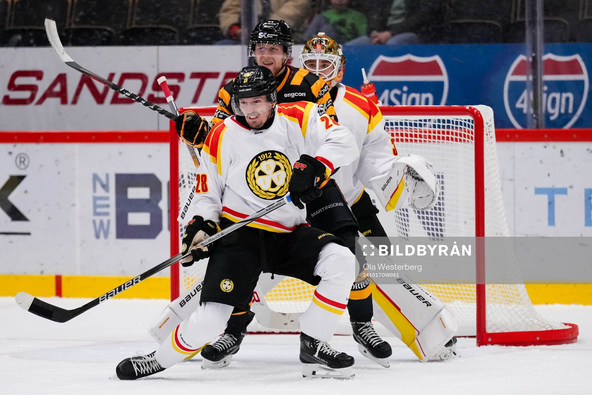 Brynäs Johannes Kinnvall och målvakt Erik Källgren