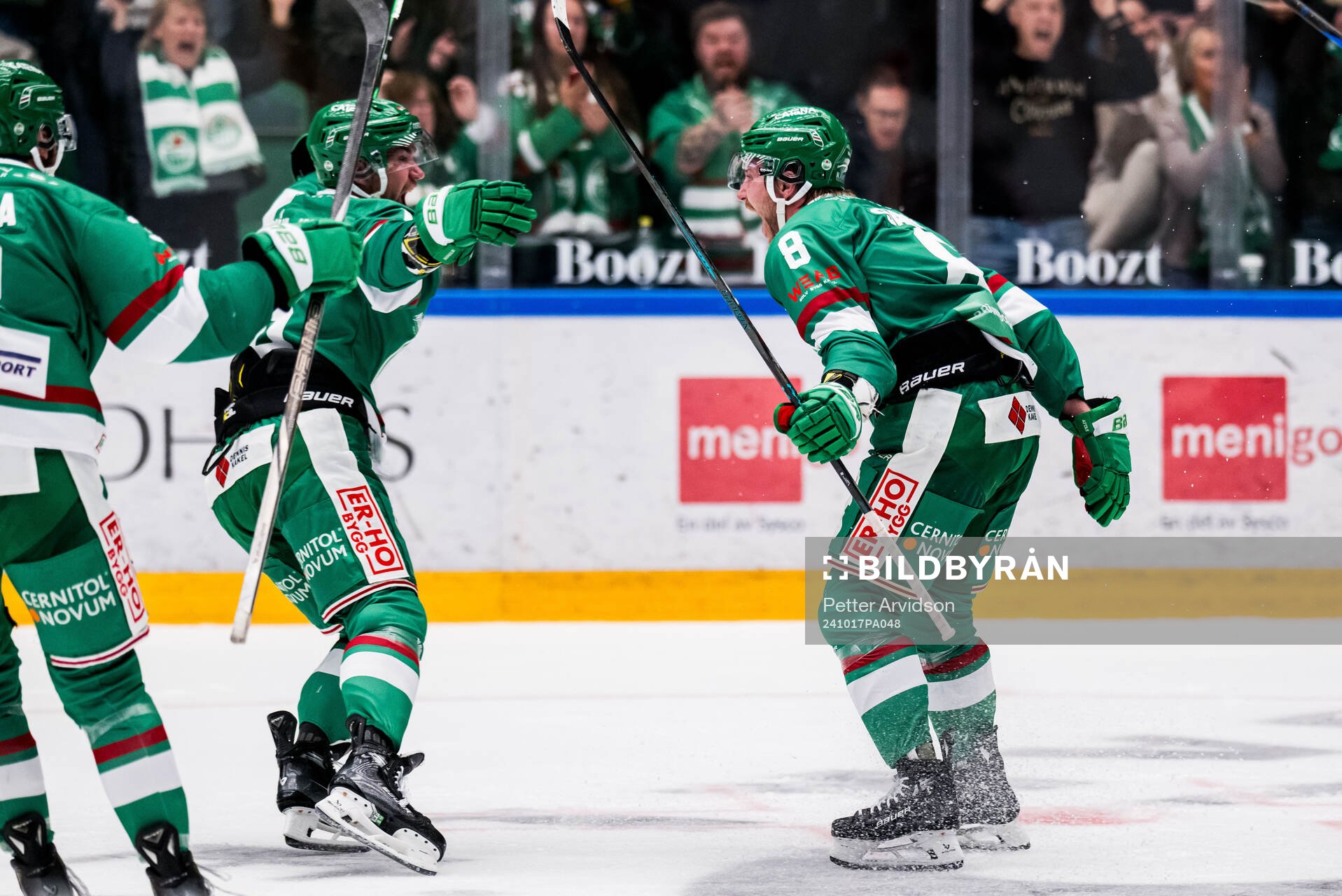 Rögles Lukas Ekeståhl-Jonsson och Linus Sandin jublar