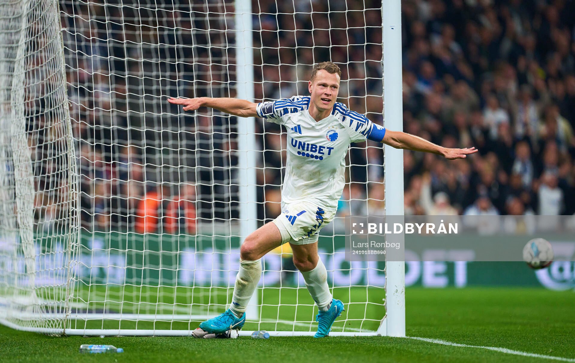 COPENHAGEN, DENMARK - OCTOBER 18: Viktor Claesson of FC