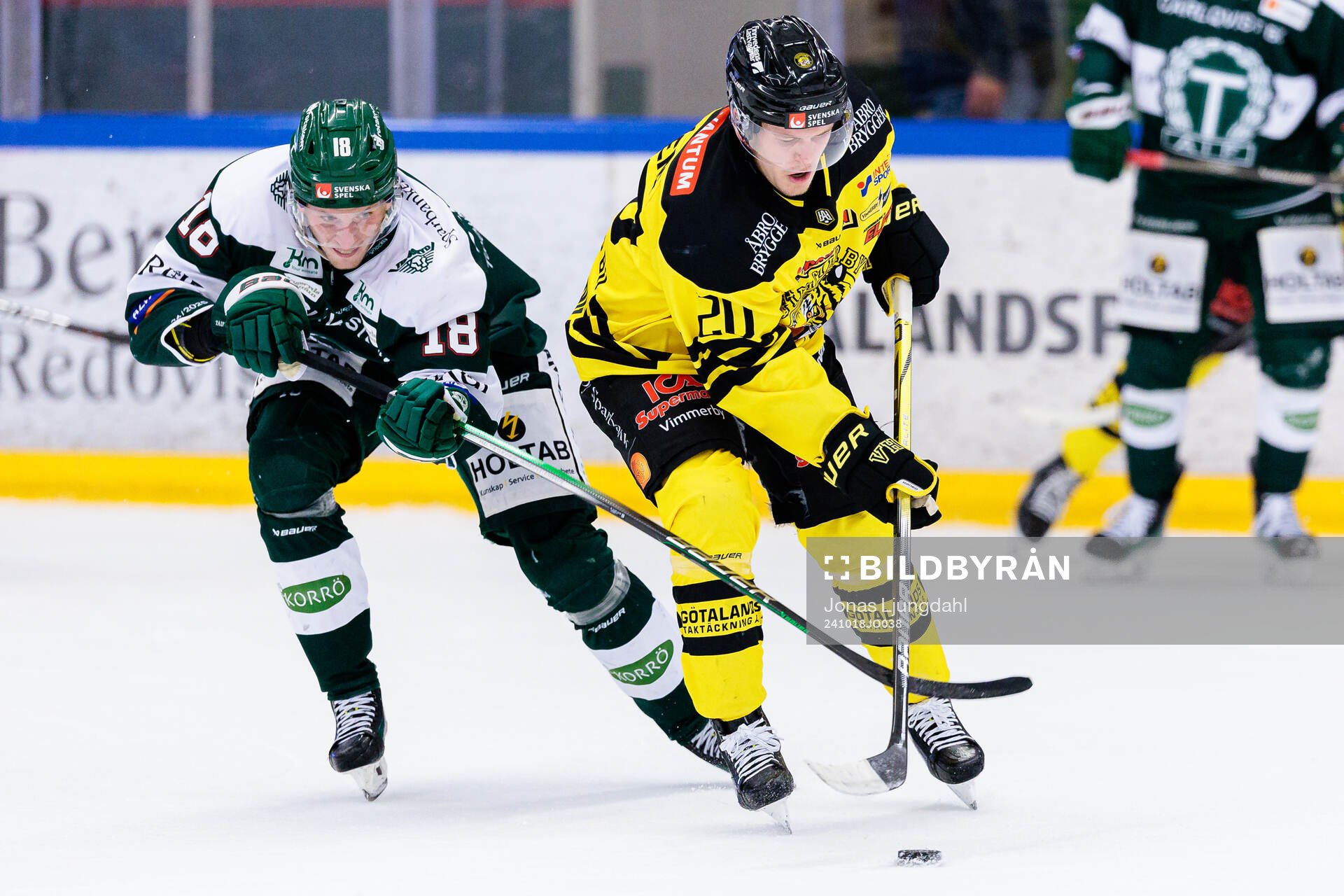 Tingsryds Jacob Svensson och Vimmerbys Jesper Broeng