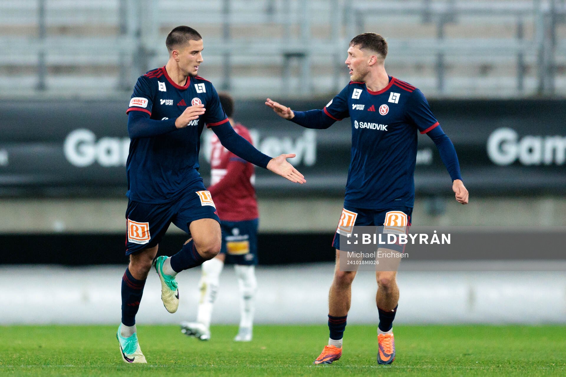 Sandvikens IFs Zinedin Smajlovic jublar efter 2-1 under fotbollsmatchen i Superettan mellan Örgryte och Sandvikens IF den 18 oktober 2024 i Göteborg.