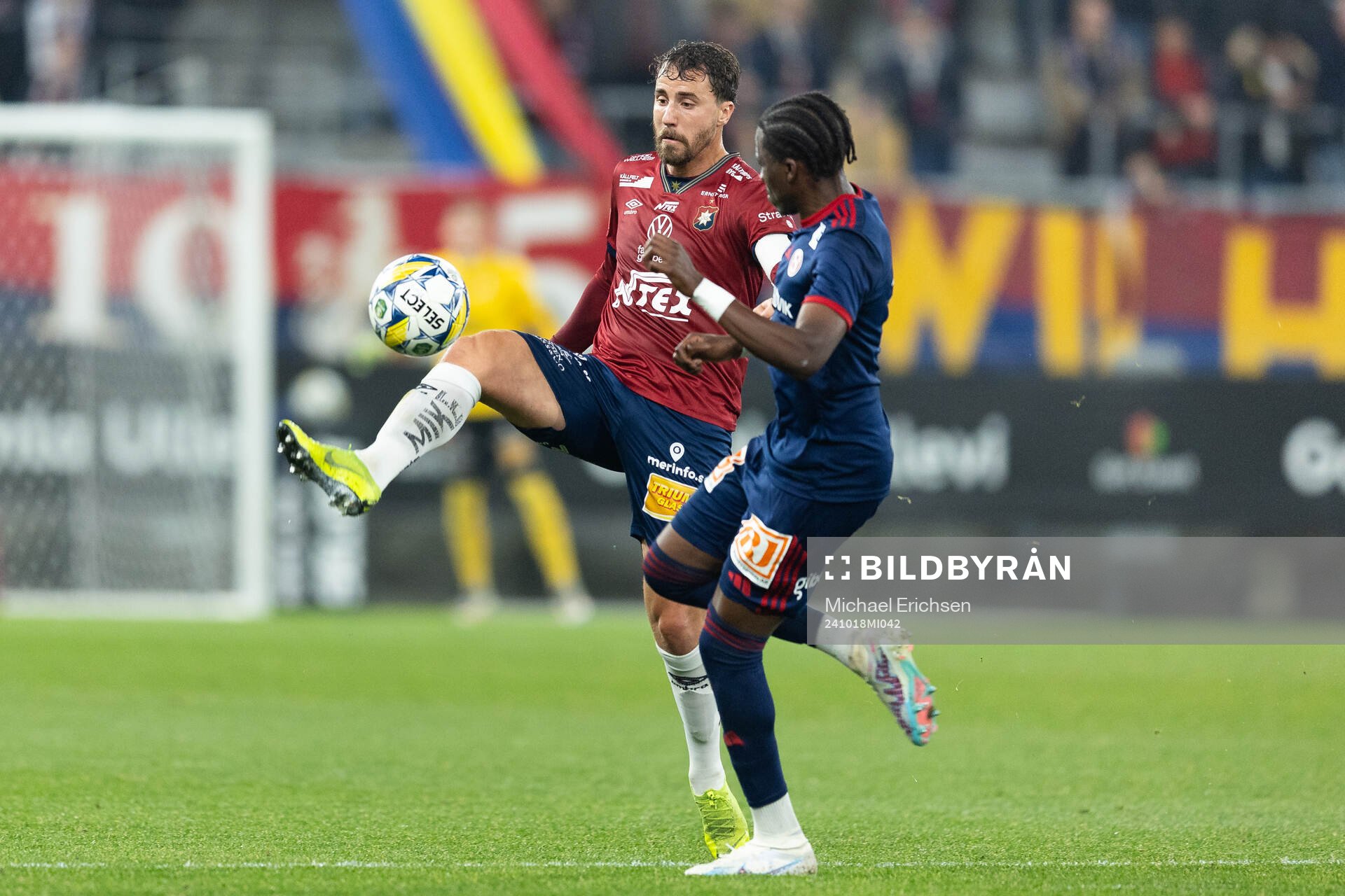 Örgrytes Jonathan Azulay och Sandvikens IFs Calvin Kabuye
