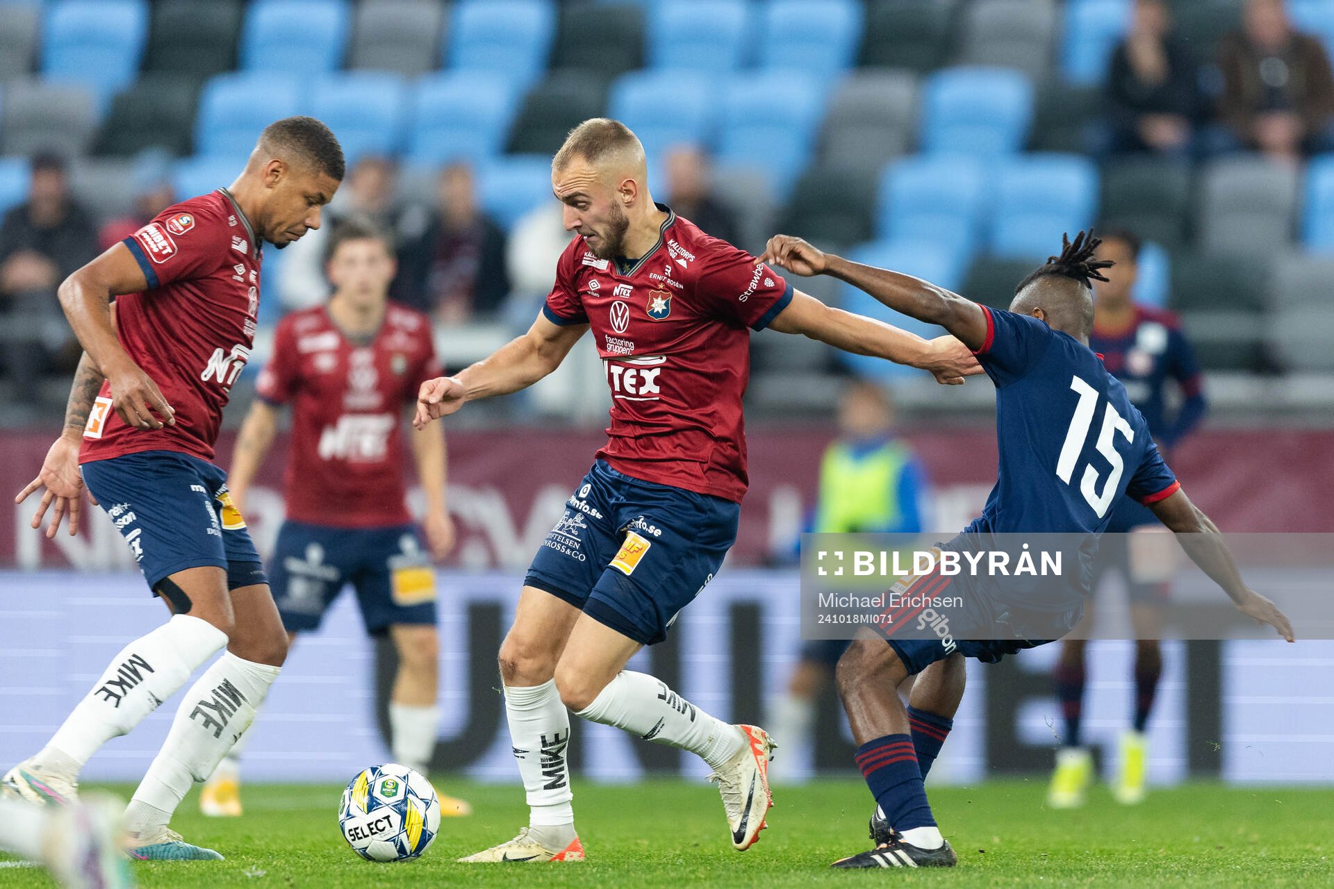 Örgrytes Amel Mujanic och Sandvikens IFs John Junior