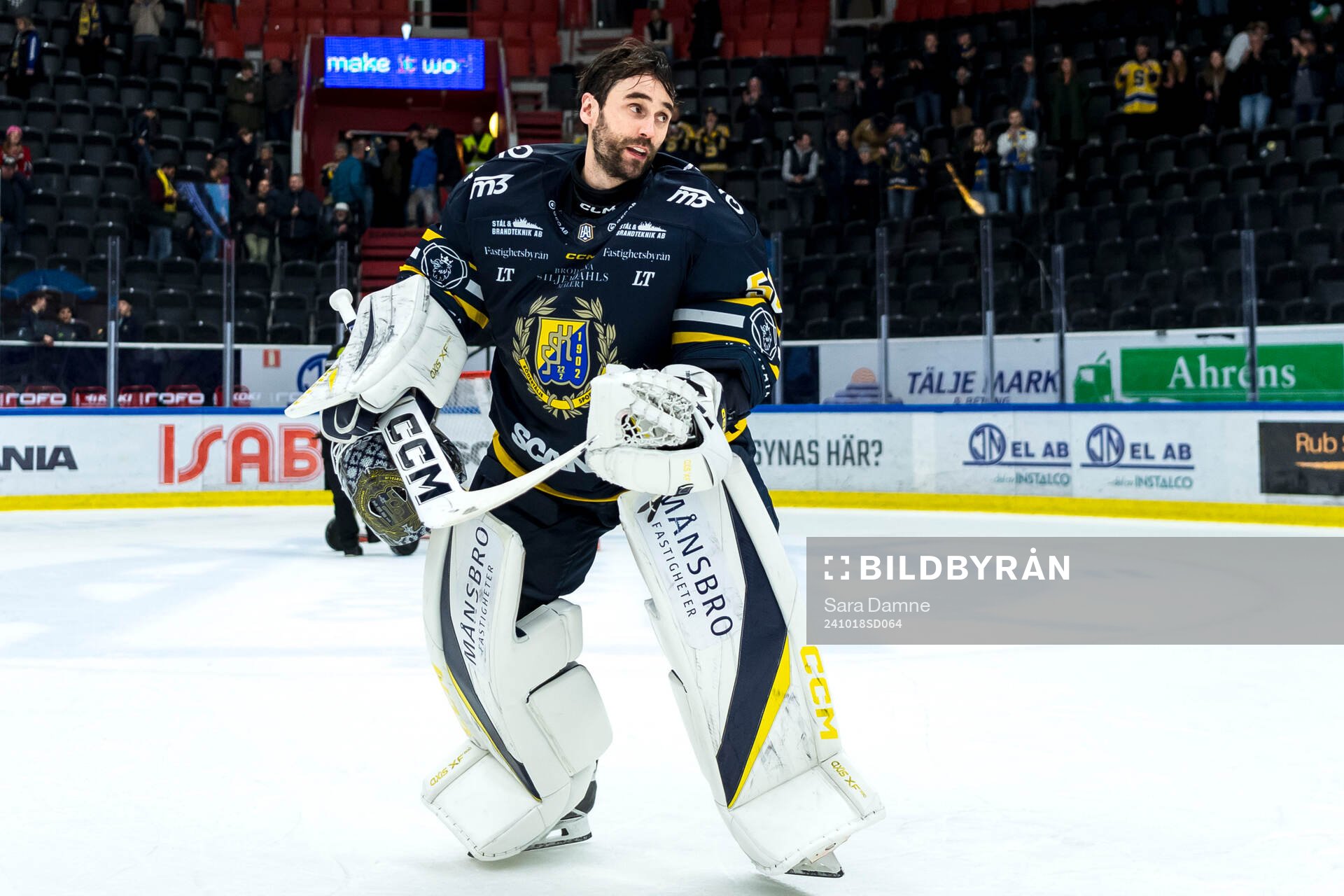 Södertäljes målvakt Frans Tuohimaa jublar
