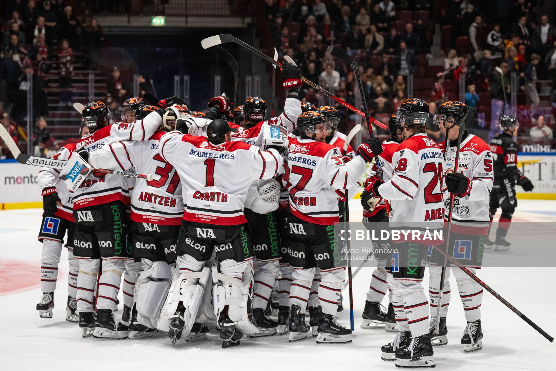 Örebros spelare jublar